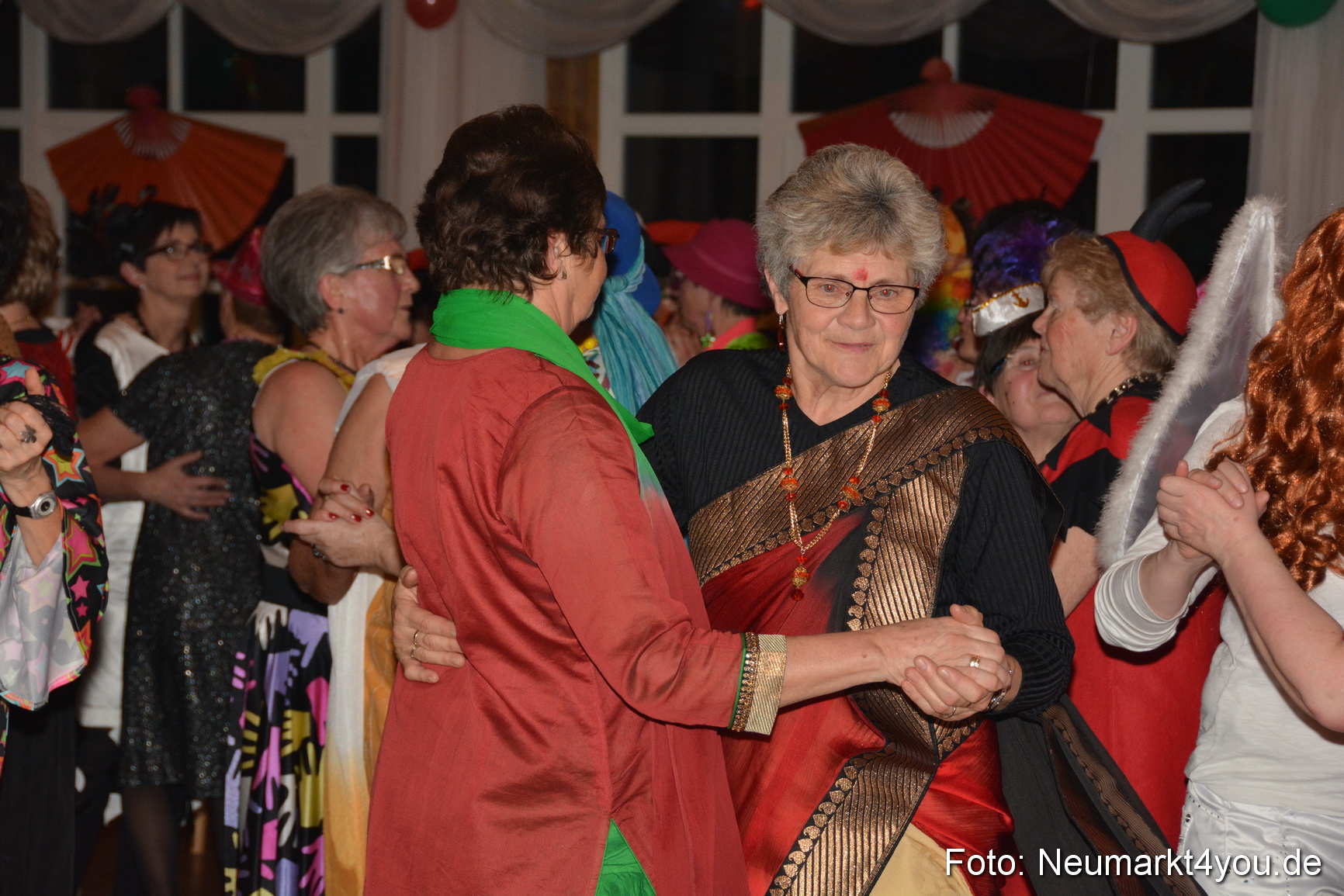 Weiberfasching Neumarkt 120215 0010