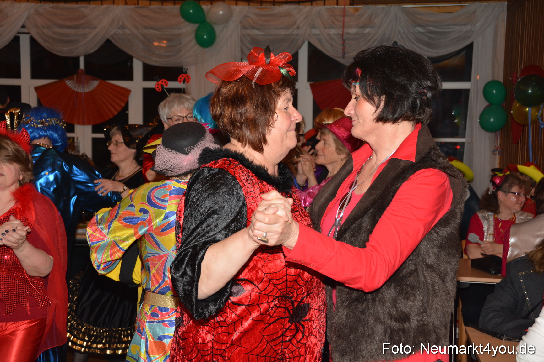 Weiberfasching Neumarkt 120215 0011