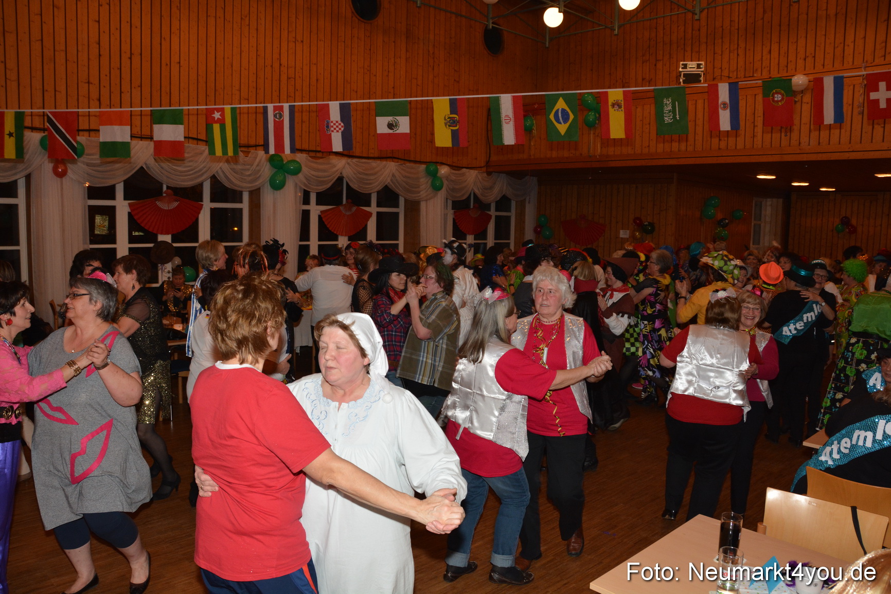 Weiberfasching Neumarkt 120215 0014