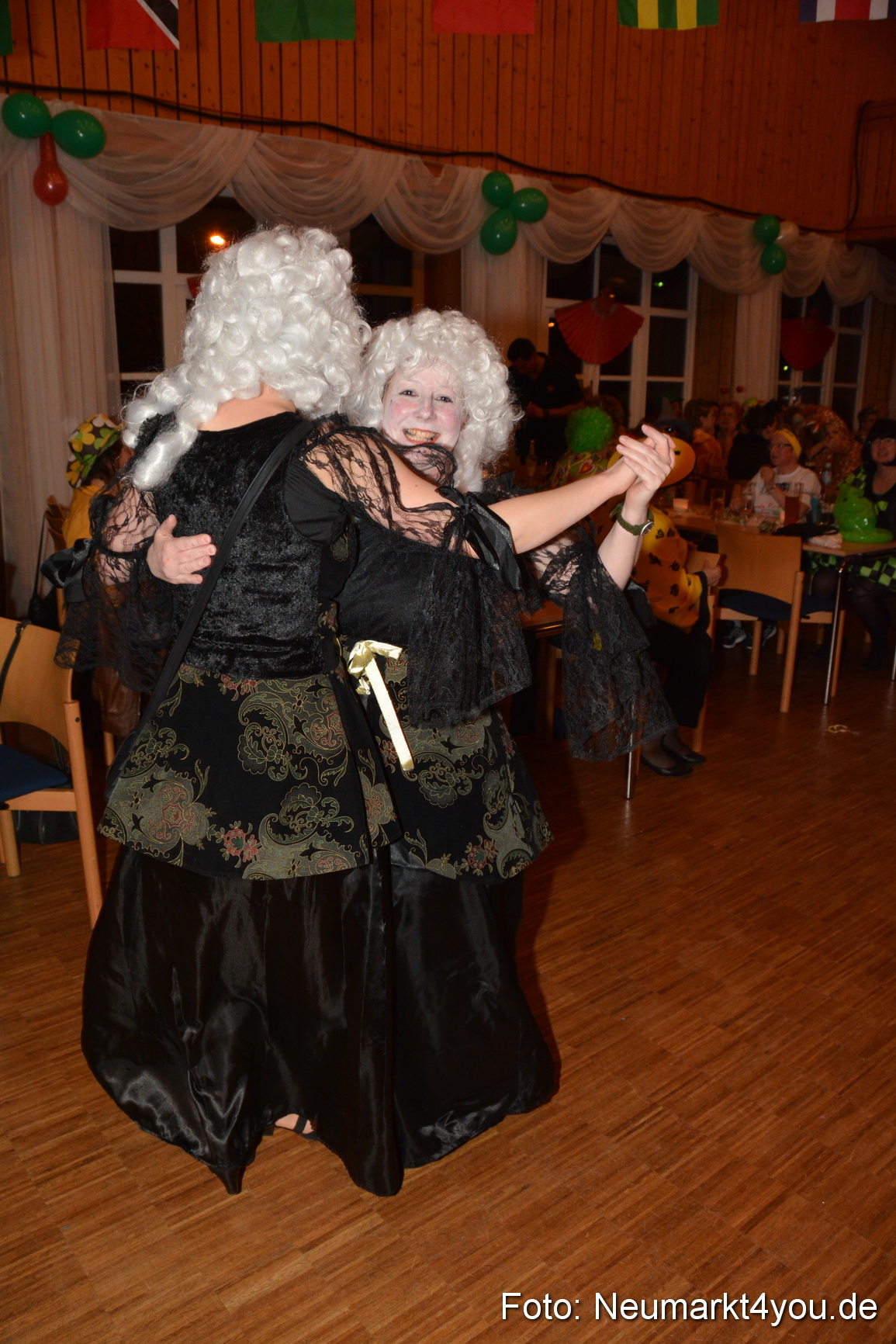 Weiberfasching Neumarkt 120215 0024