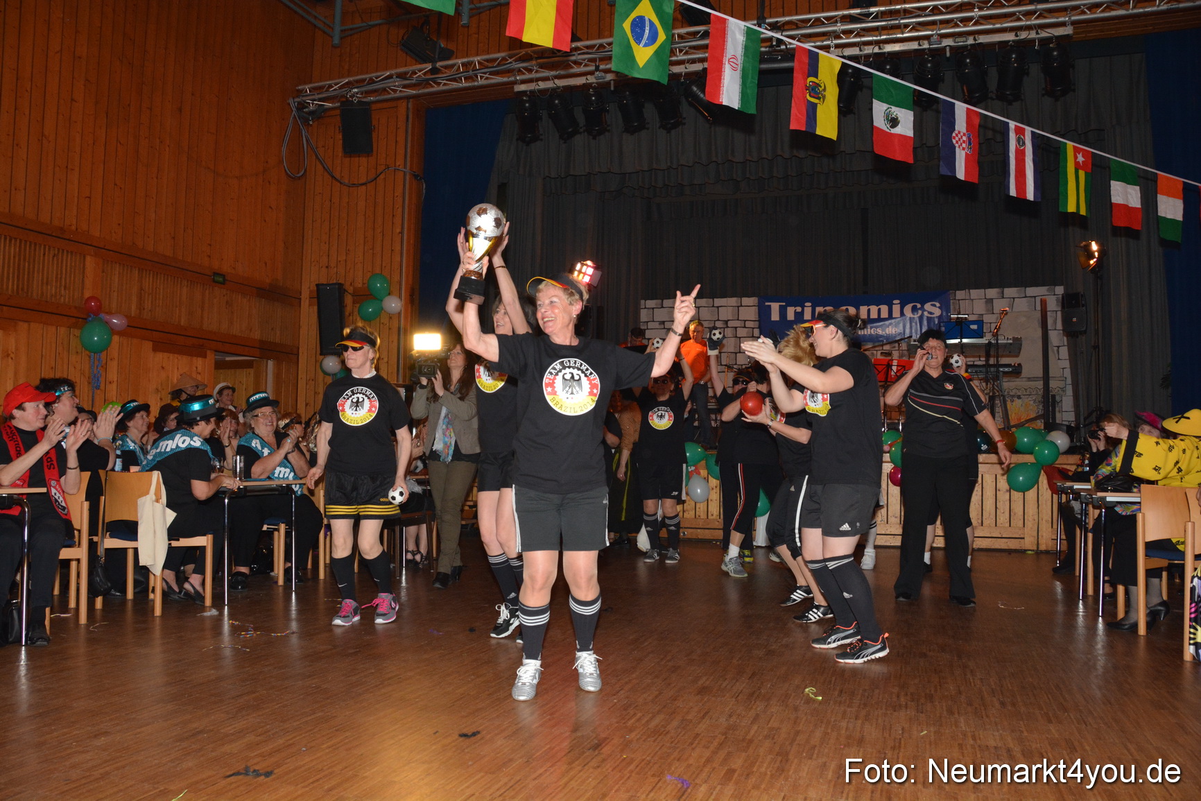 Weiberfasching Neumarkt 120215 0042