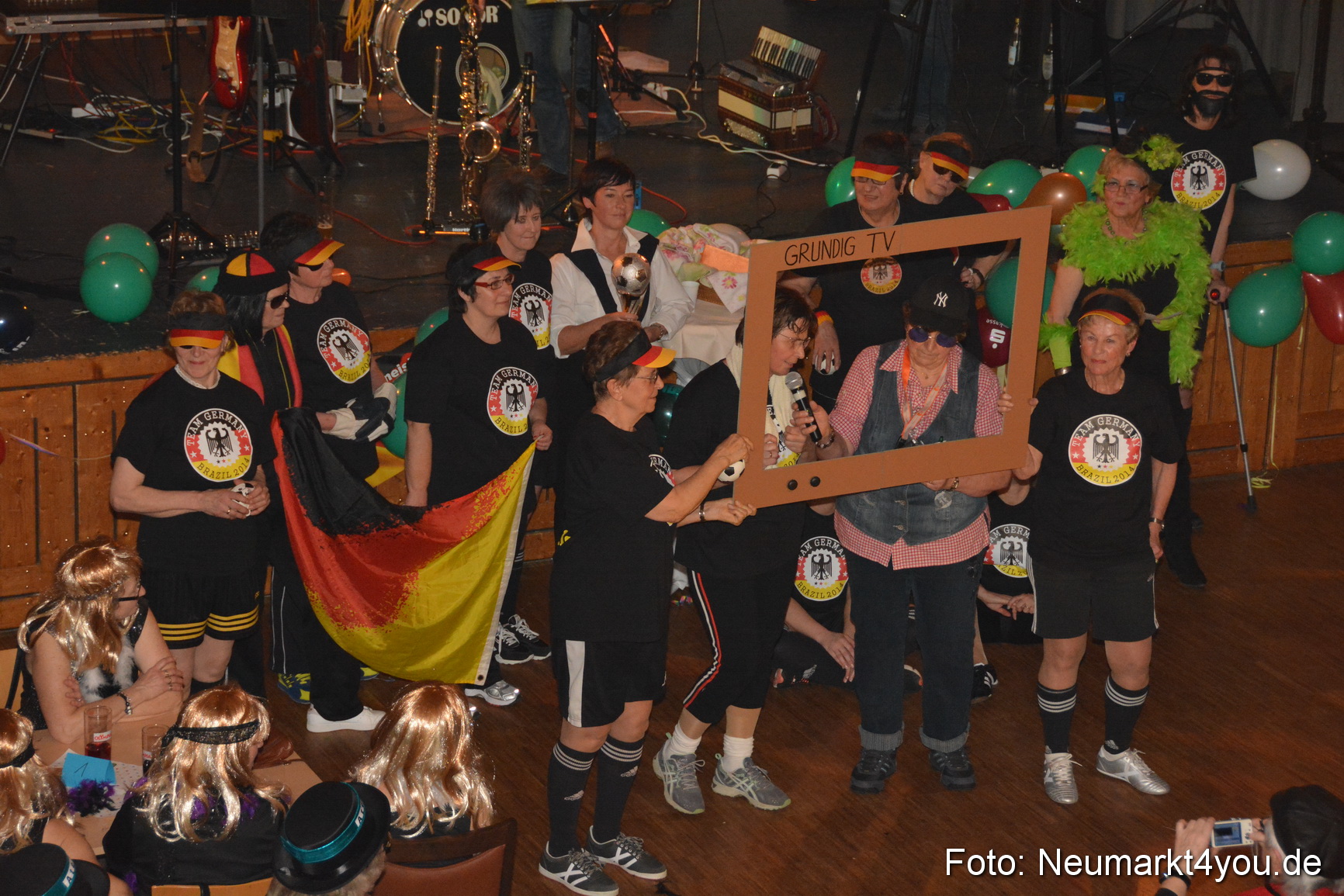 Weiberfasching Neumarkt 120215 0052