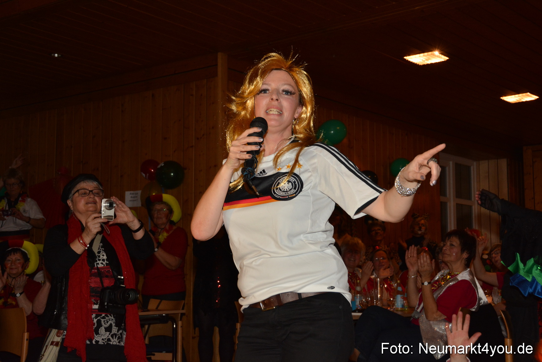 Weiberfasching Neumarkt 120215 0055