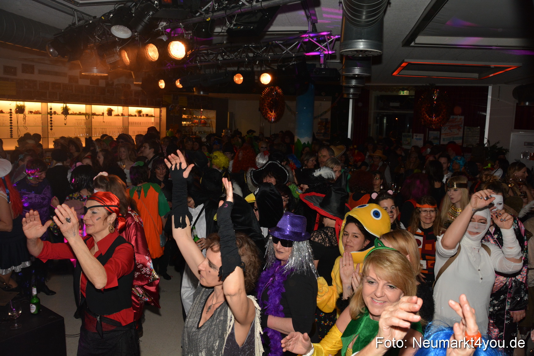 Weiberfasching Neumarkt 120215 0085