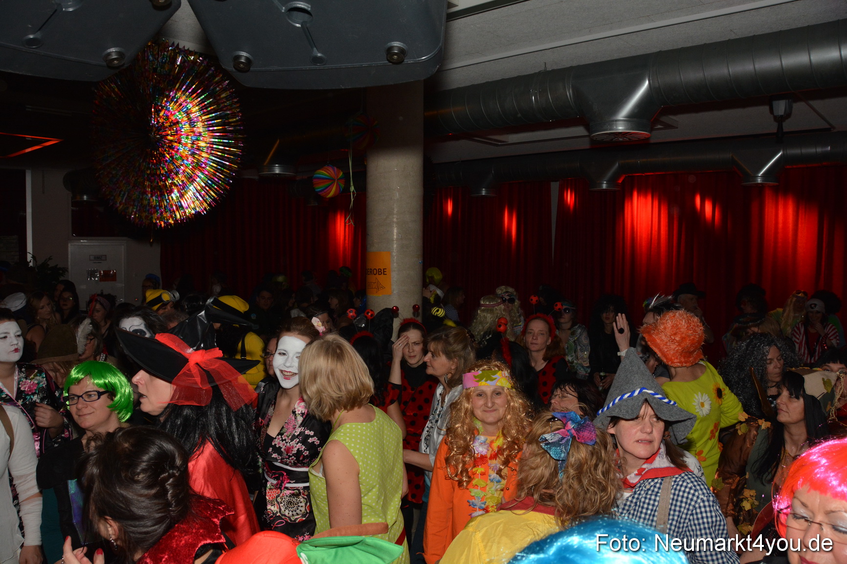 Weiberfasching Neumarkt 120215 0087