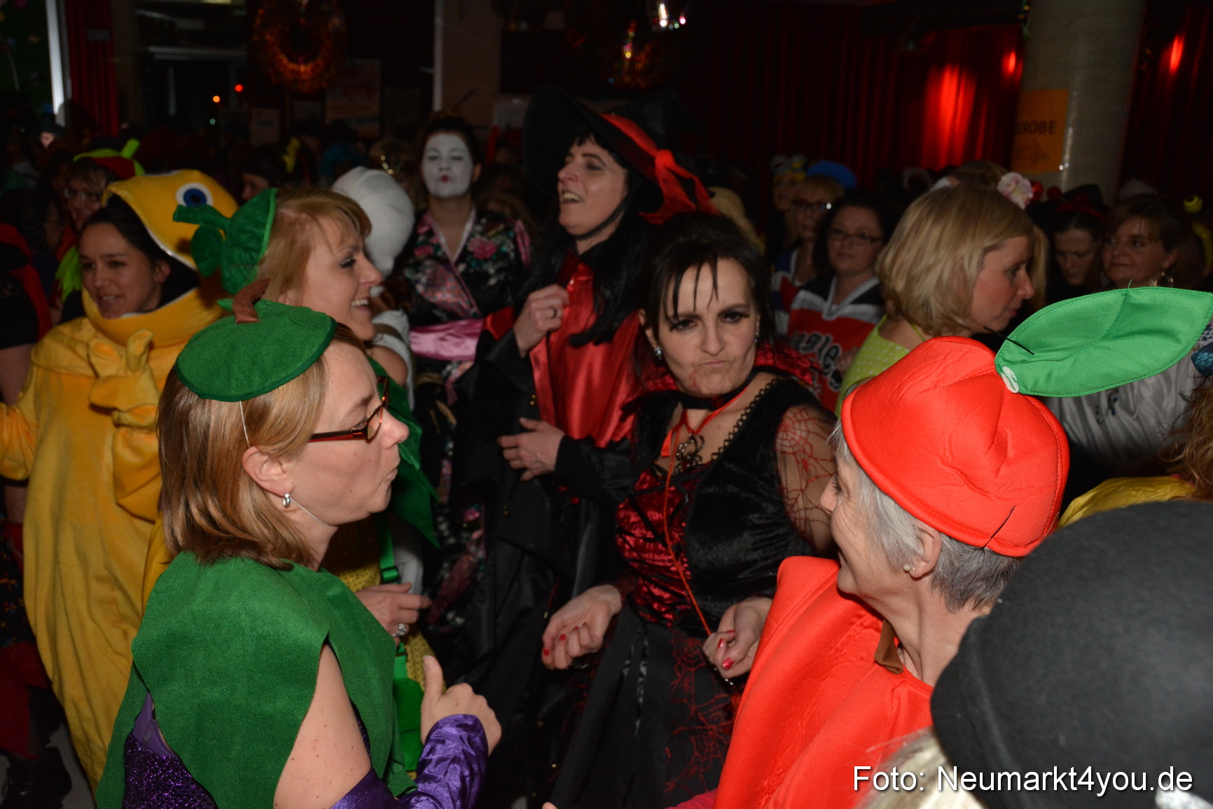 Weiberfasching Neumarkt 120215 0088