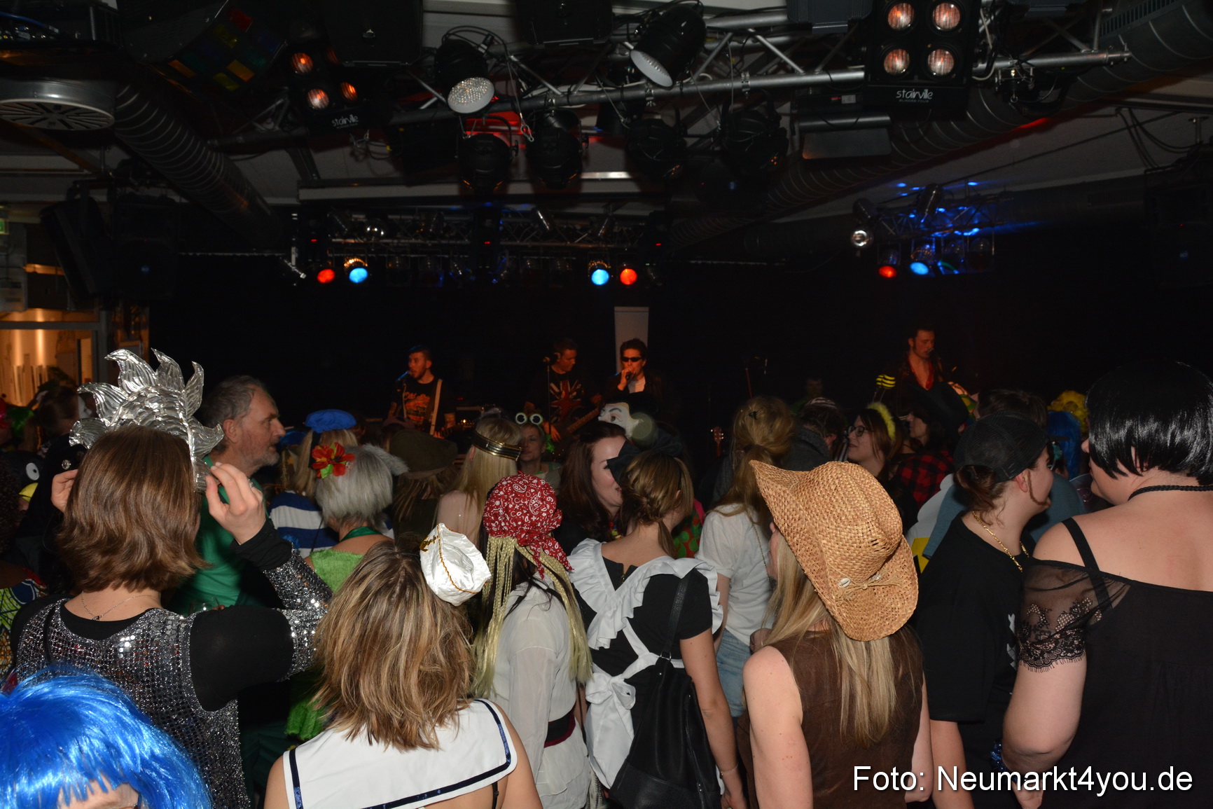 Weiberfasching Neumarkt 120215 0115