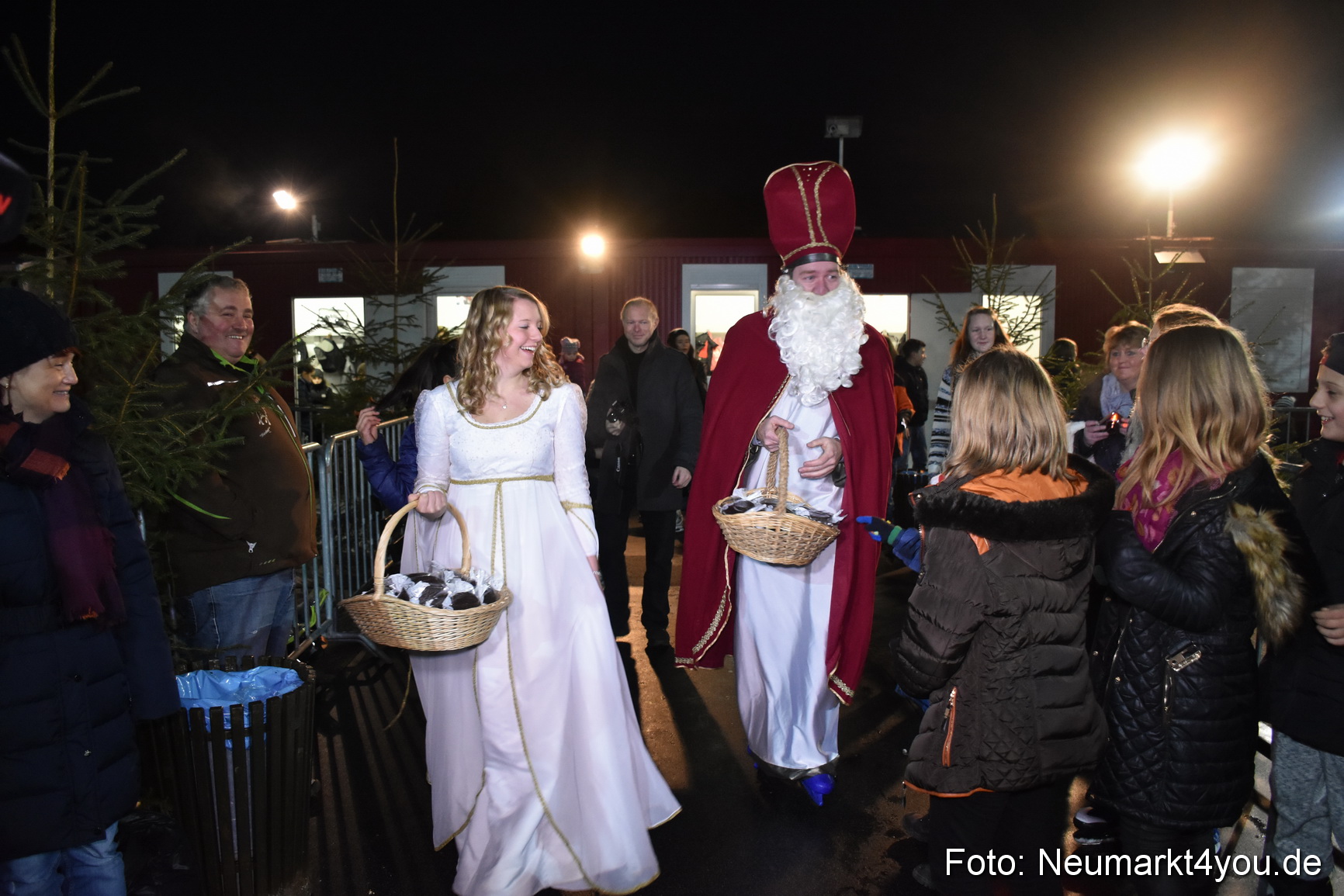Nikolaus Eislaufbahn Neumarkt 051215 0001