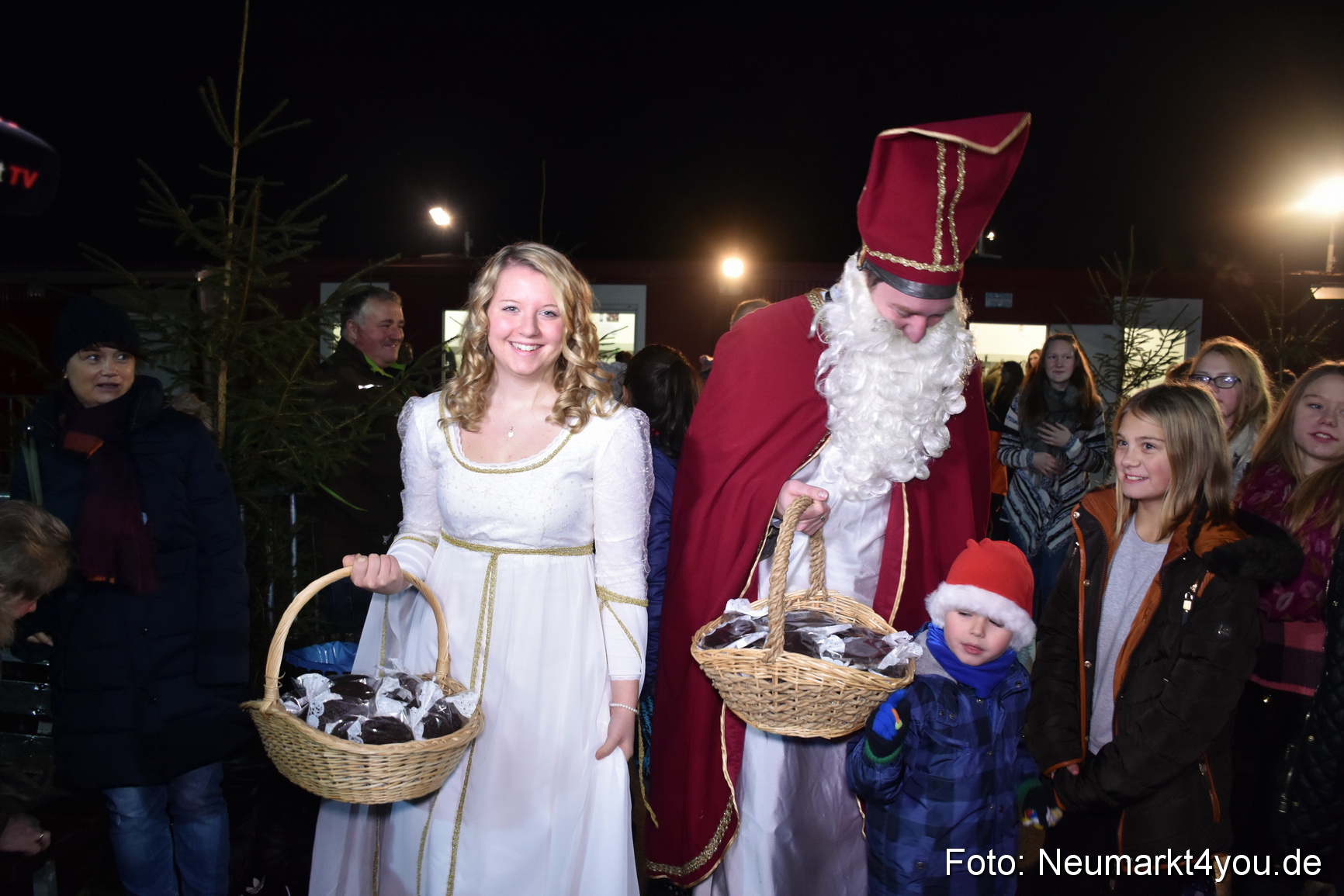 Nikolaus Eislaufbahn Neumarkt 051215 0002