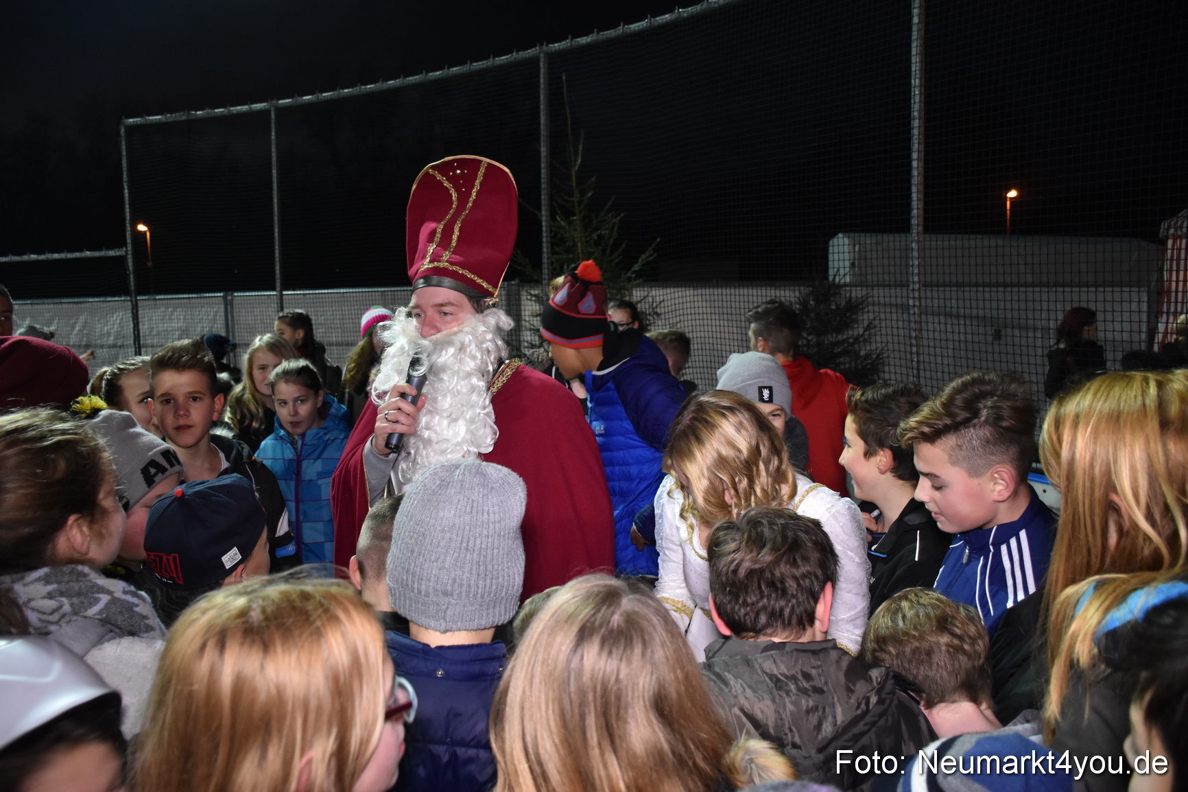 Nikolaus Eislaufbahn Neumarkt 051215 0005