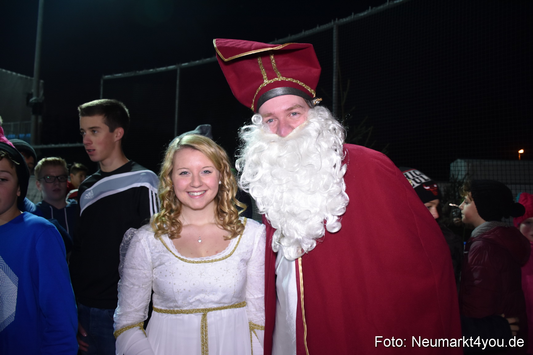 Nikolaus Eislaufbahn Neumarkt 051215 0010