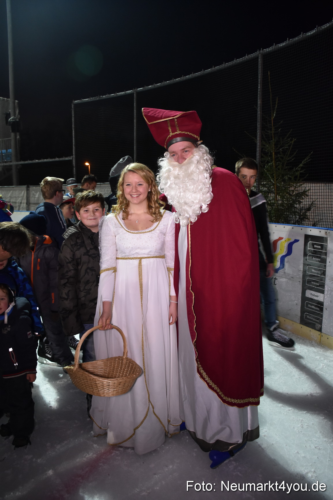 Nikolaus Eislaufbahn Neumarkt 051215 0011