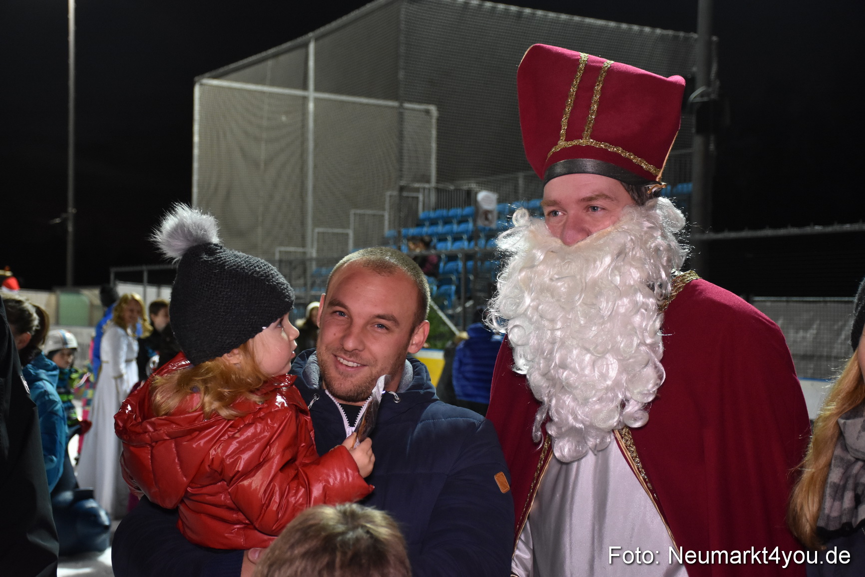 Nikolaus Eislaufbahn Neumarkt 051215 0012