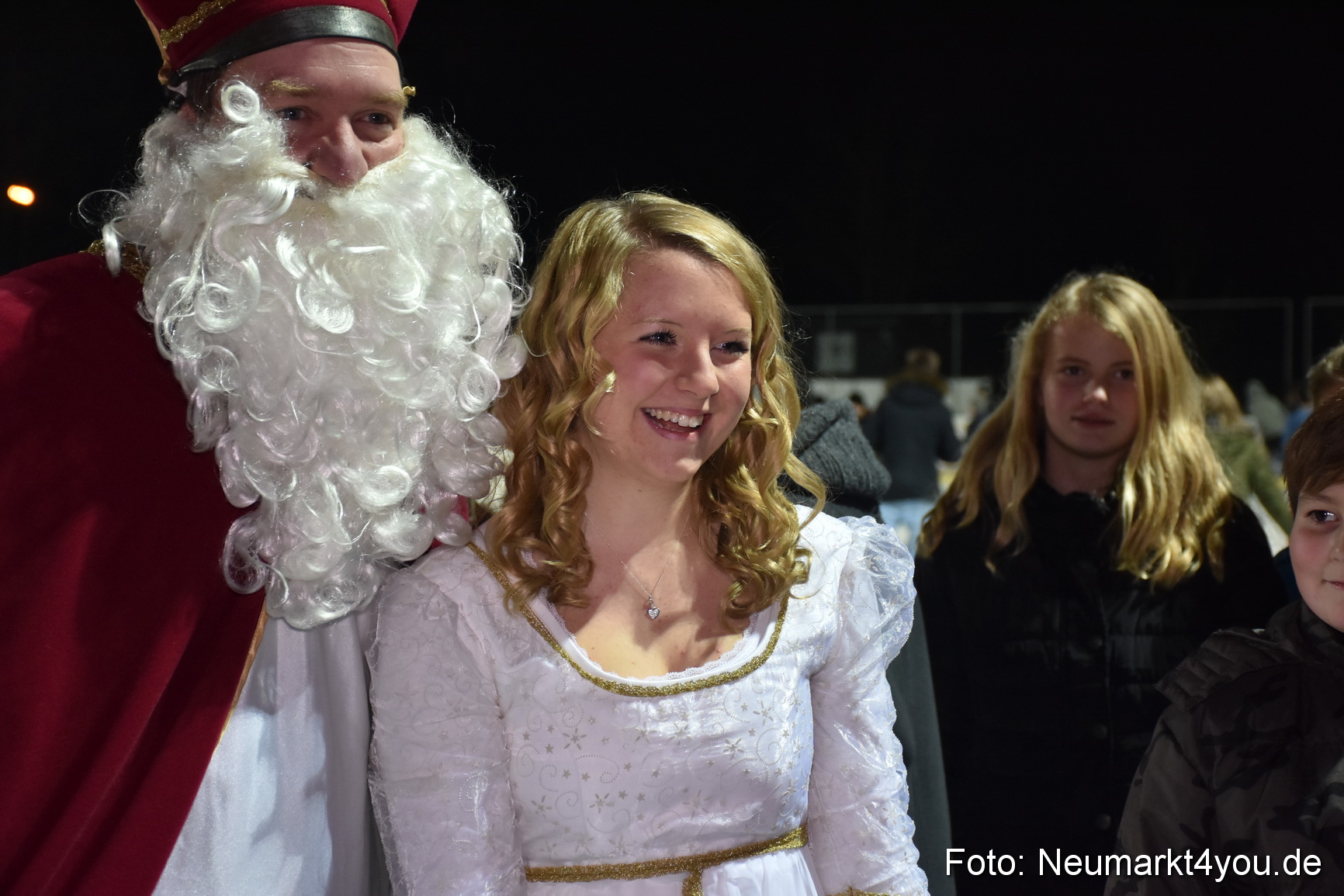 Nikolaus Eislaufbahn Neumarkt 051215 0013