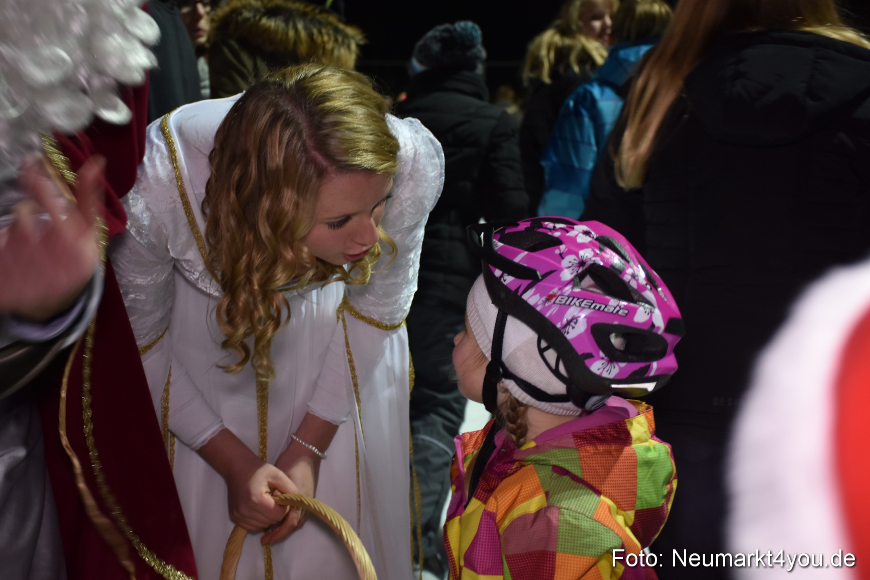 Nikolaus Eislaufbahn Neumarkt 051215 0014
