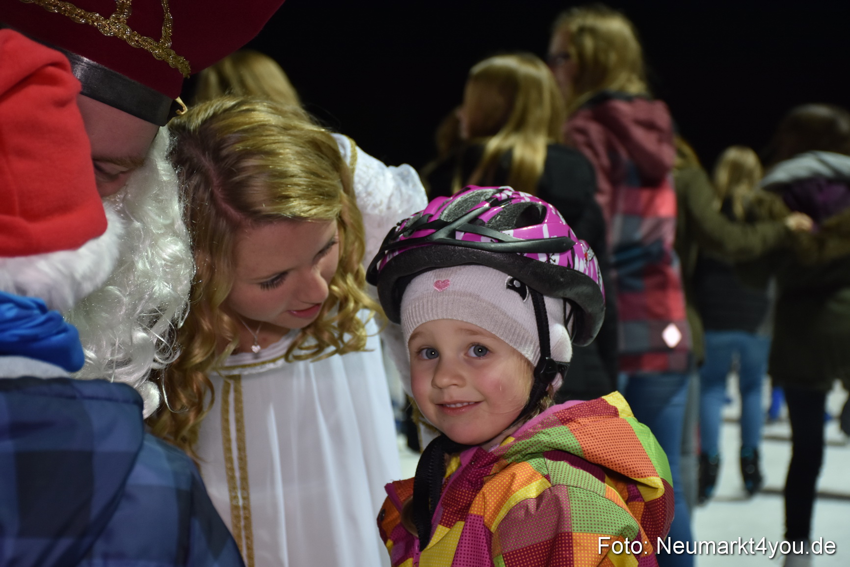 Nikolaus Eislaufbahn Neumarkt 051215 0015