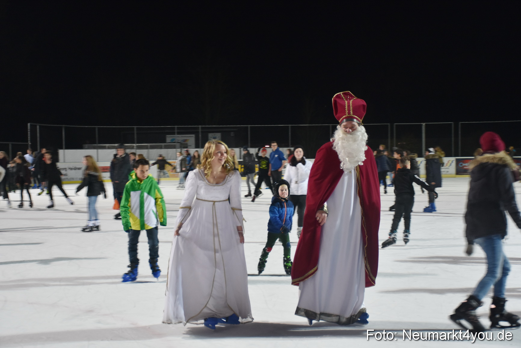 Nikolaus Eislaufbahn Neumarkt 051215 0020