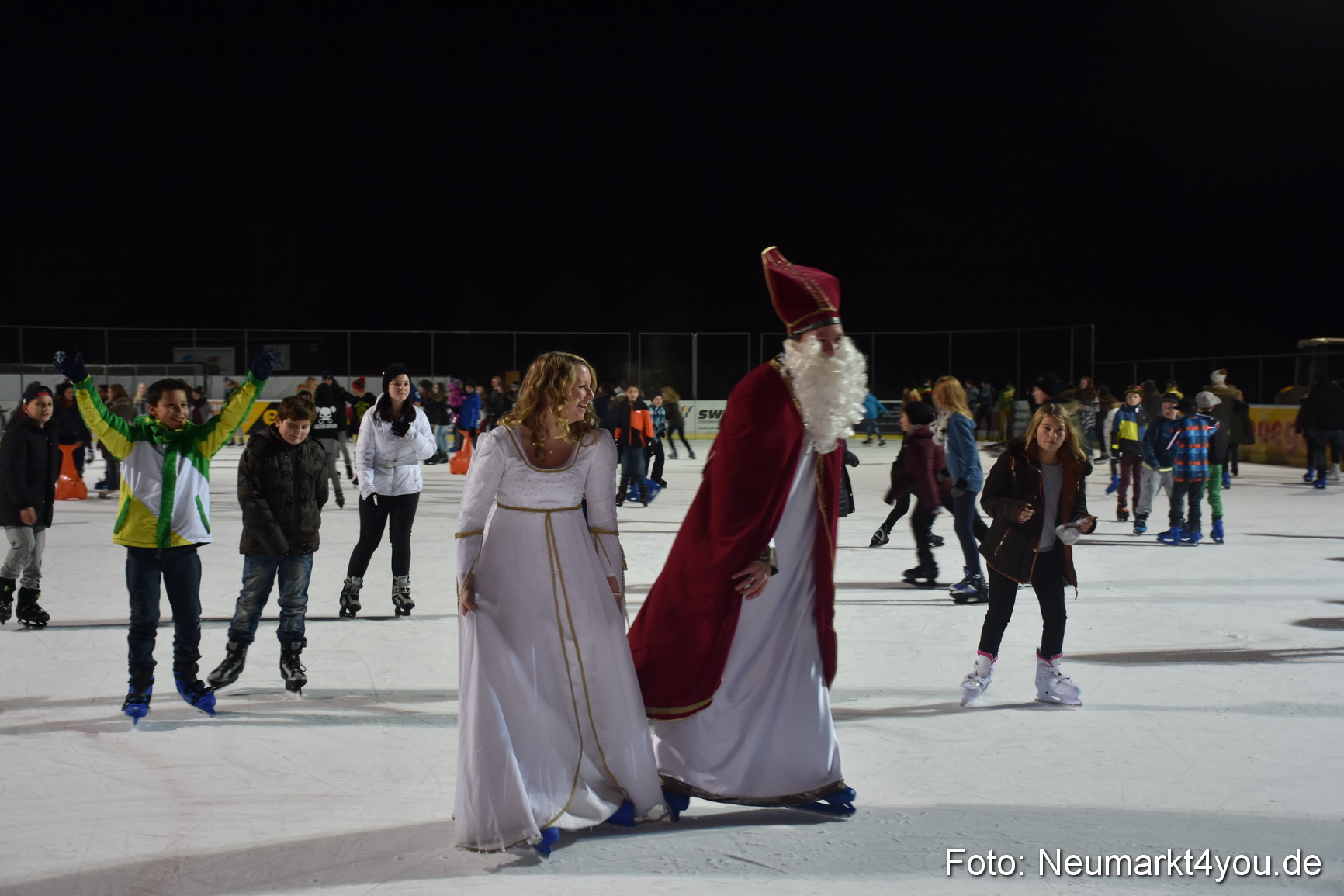 Nikolaus Eislaufbahn Neumarkt 051215 0021