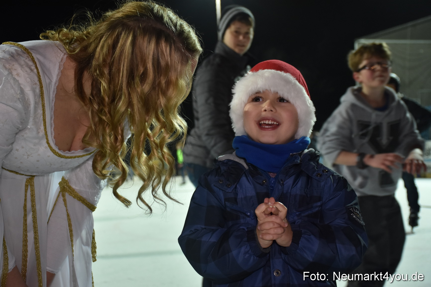 Nikolaus Eislaufbahn Neumarkt 051215 0022