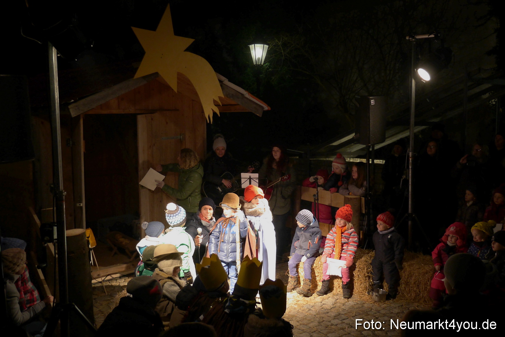 Krippenspiel Weihnachtsmarkt Neumarkt 271115 0002