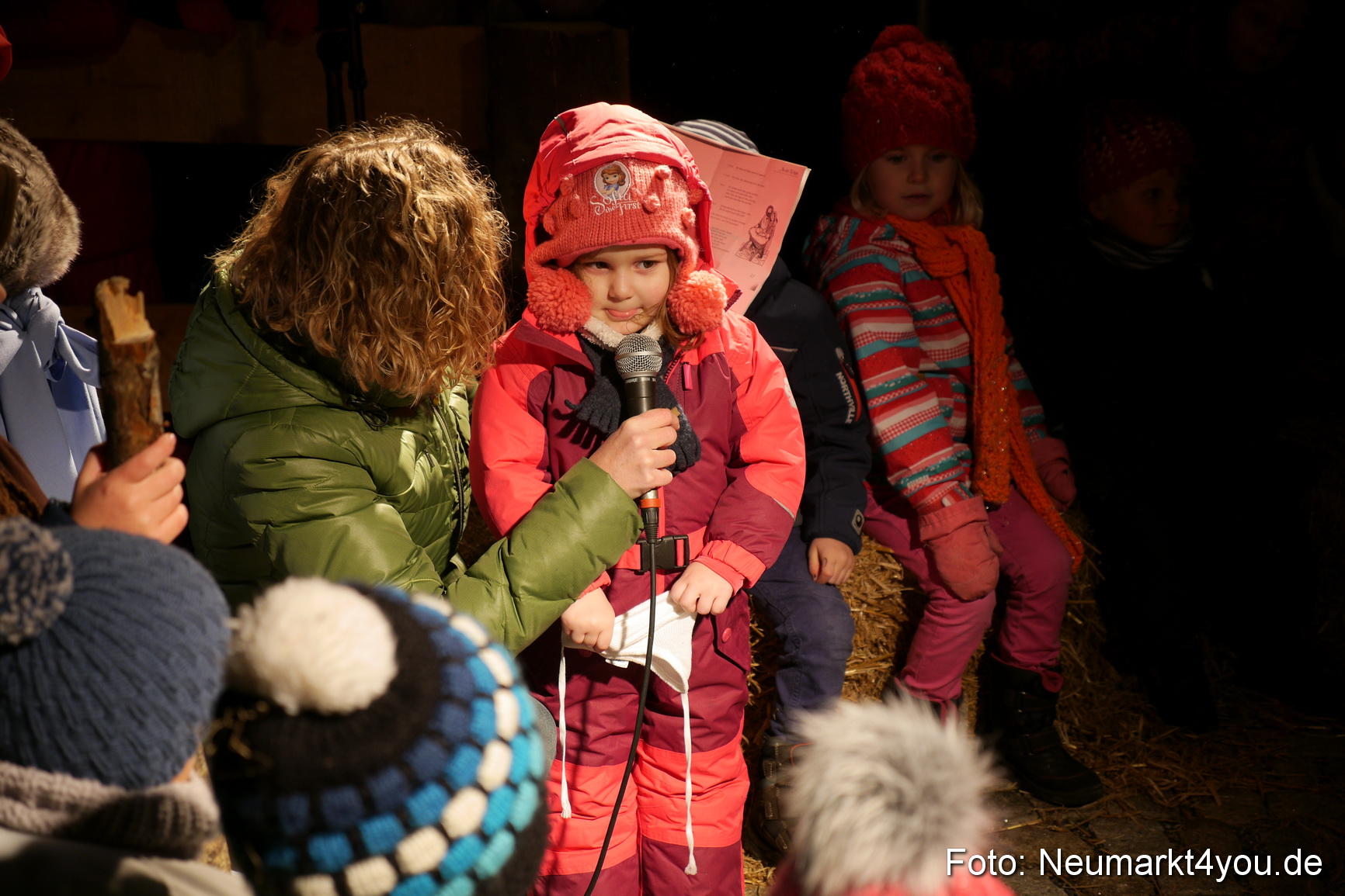 Krippenspiel Weihnachtsmarkt Neumarkt 271115 0004