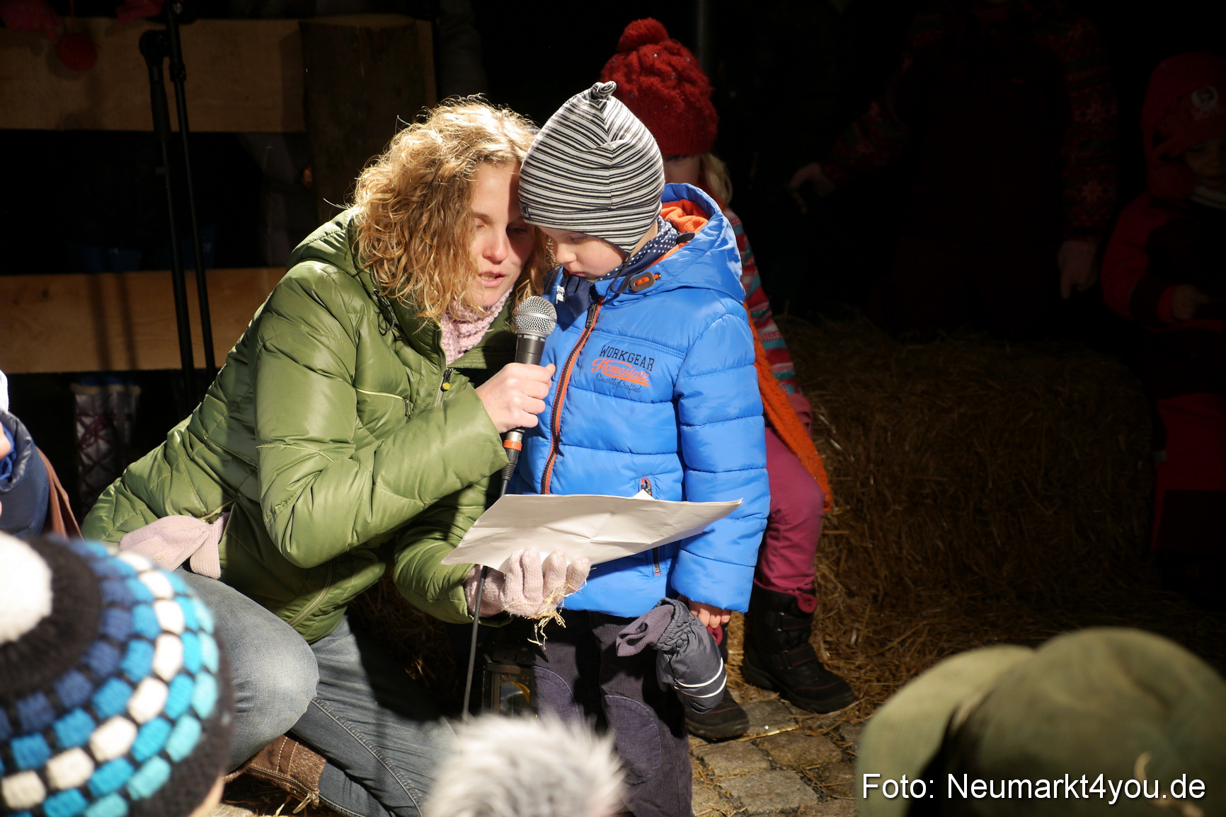 Krippenspiel Weihnachtsmarkt Neumarkt 271115 0006