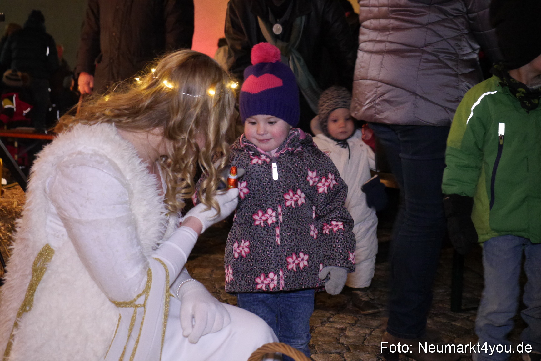 Krippenspiel Weihnachtsmarkt Neumarkt 271115 0009