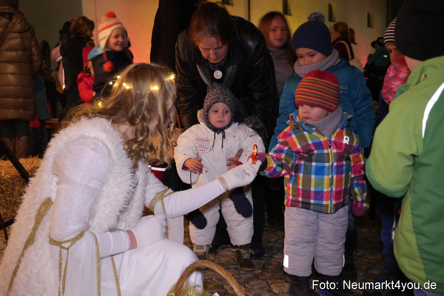 Krippenspiel Weihnachtsmarkt Neumarkt 271115 0010