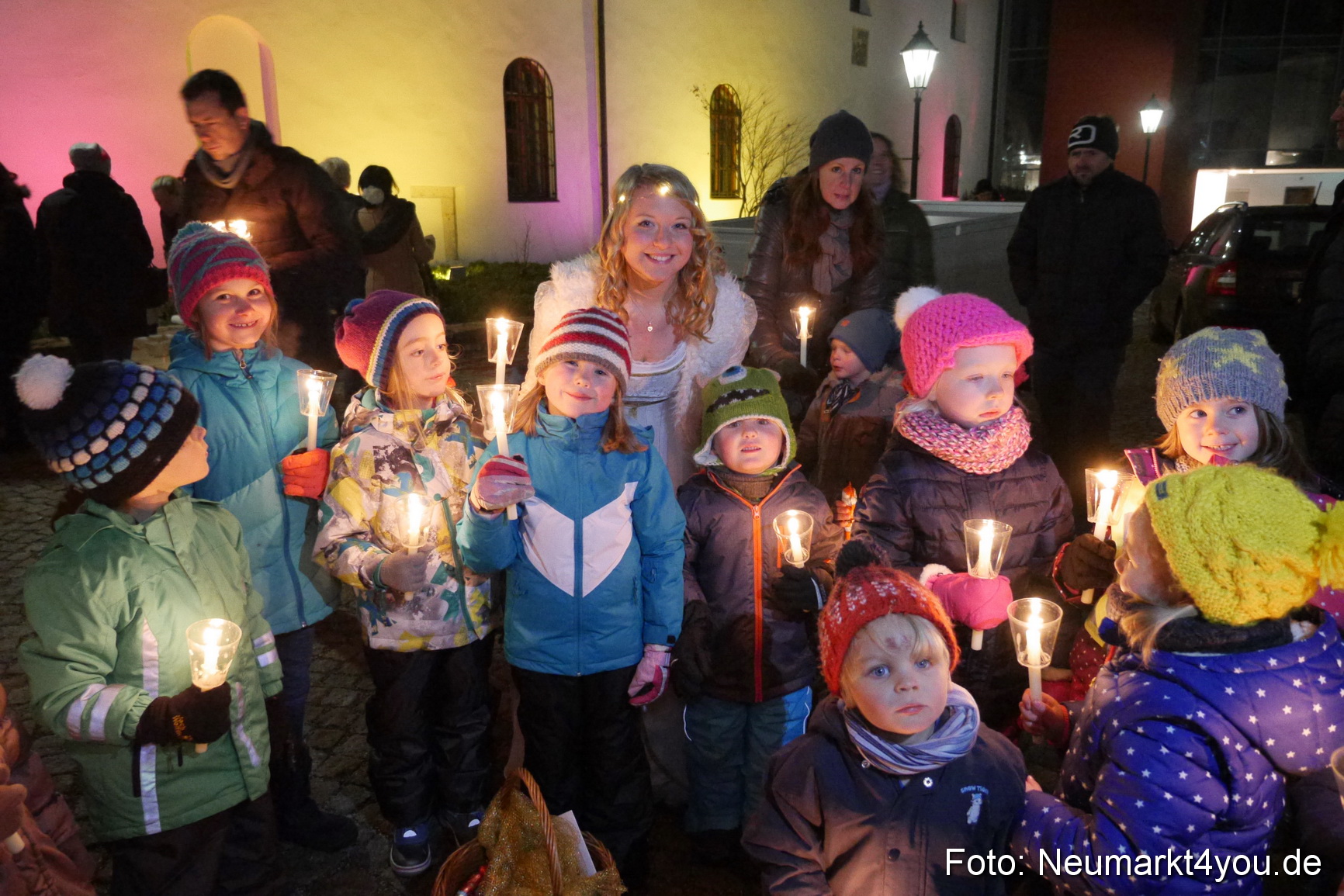 Krippenspiel Weihnachtsmarkt Neumarkt 271115 0014