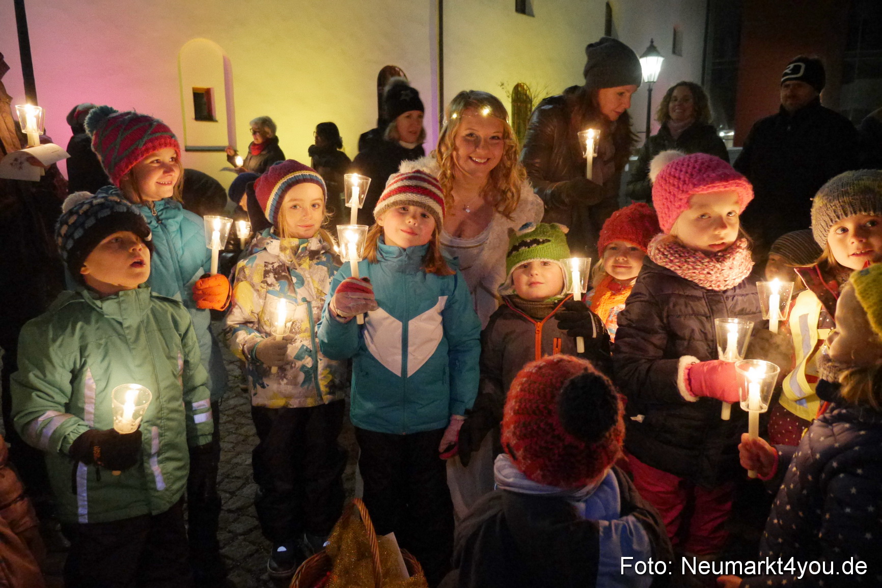 Krippenspiel Weihnachtsmarkt Neumarkt 271115 0015