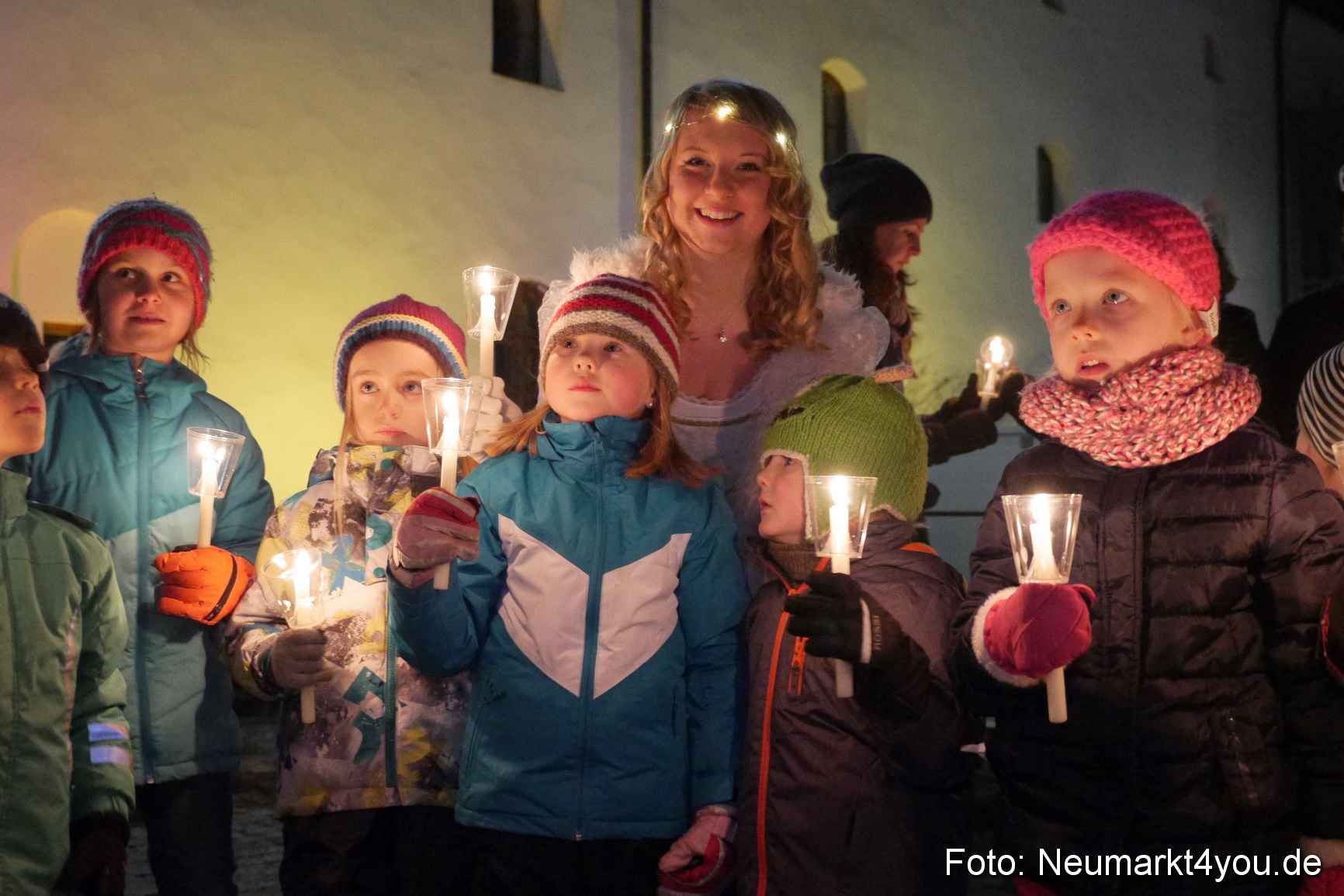 Krippenspiel Weihnachtsmarkt Neumarkt 271115 0017