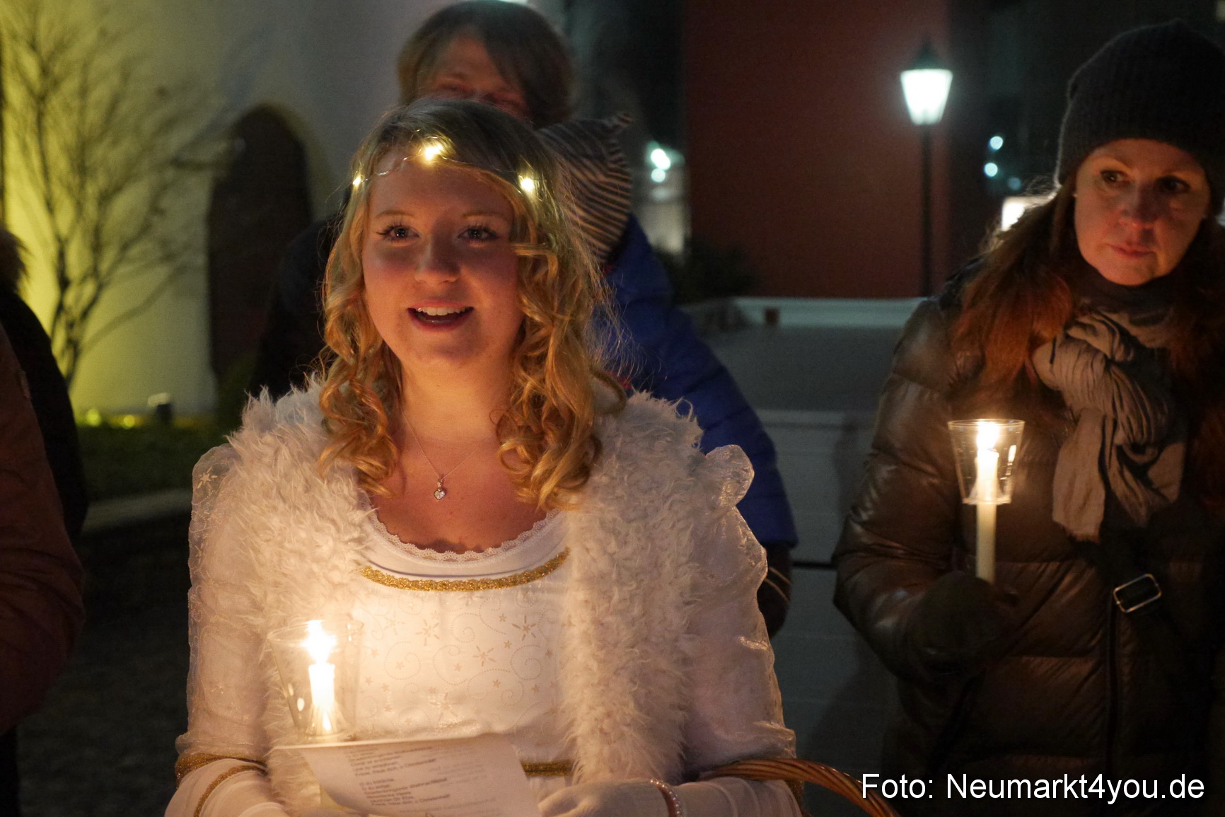 Krippenspiel Weihnachtsmarkt Neumarkt 271115 0019