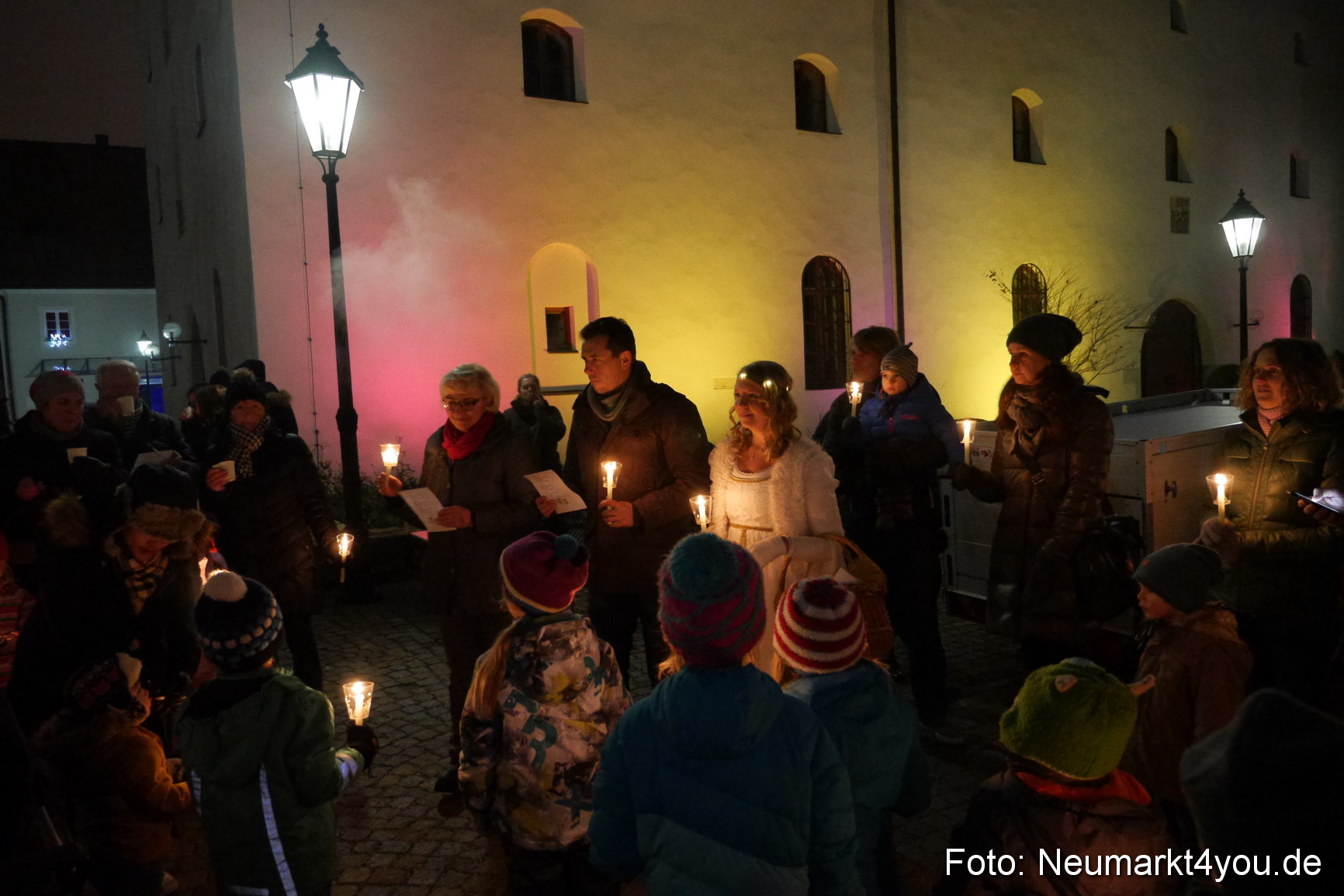 Krippenspiel Weihnachtsmarkt Neumarkt 271115 0020