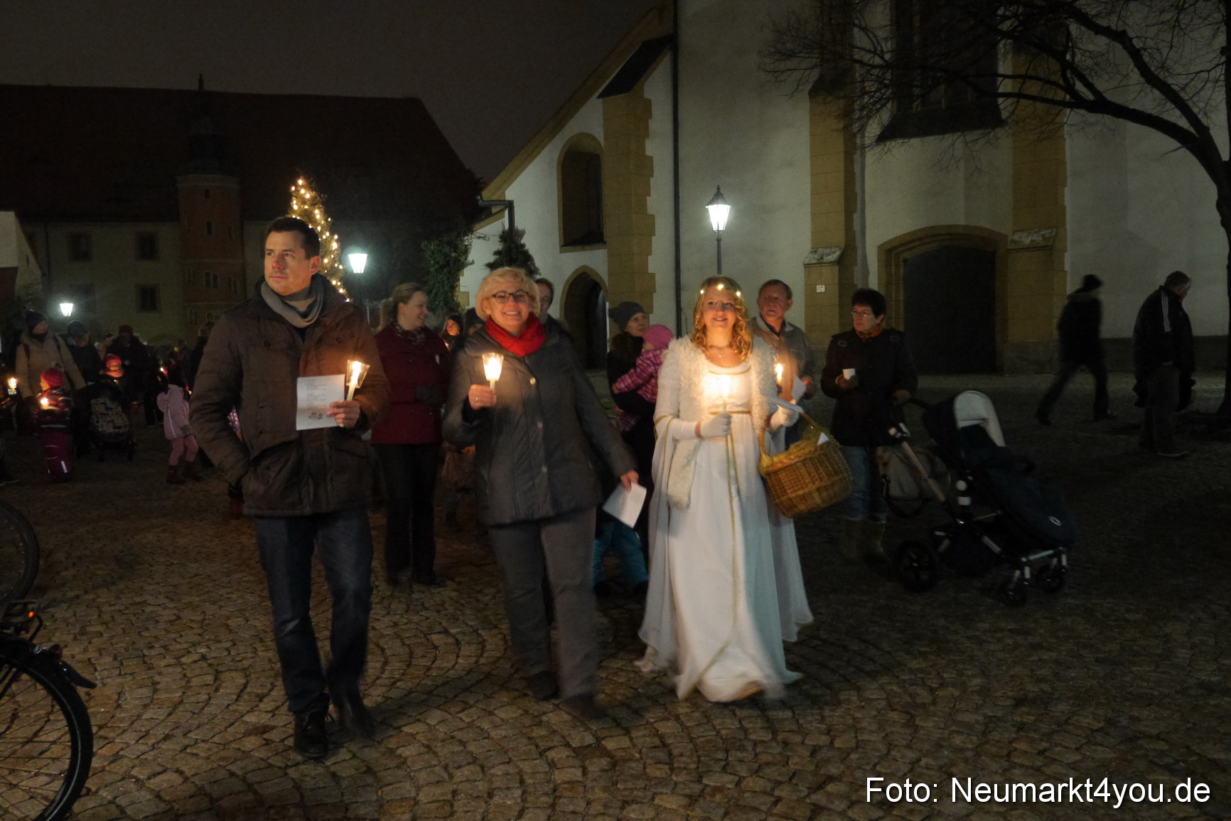 Krippenspiel Weihnachtsmarkt Neumarkt 271115 0021