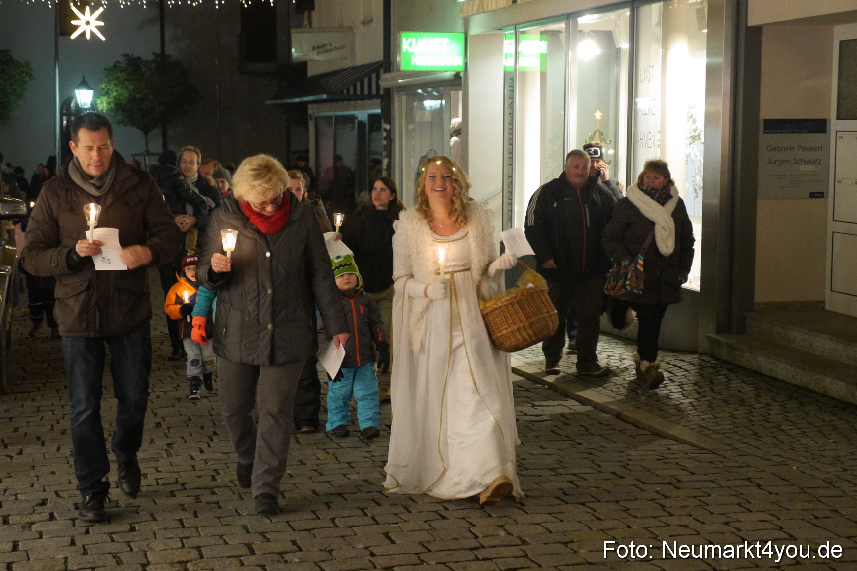 Krippenspiel Weihnachtsmarkt Neumarkt 271115 0022