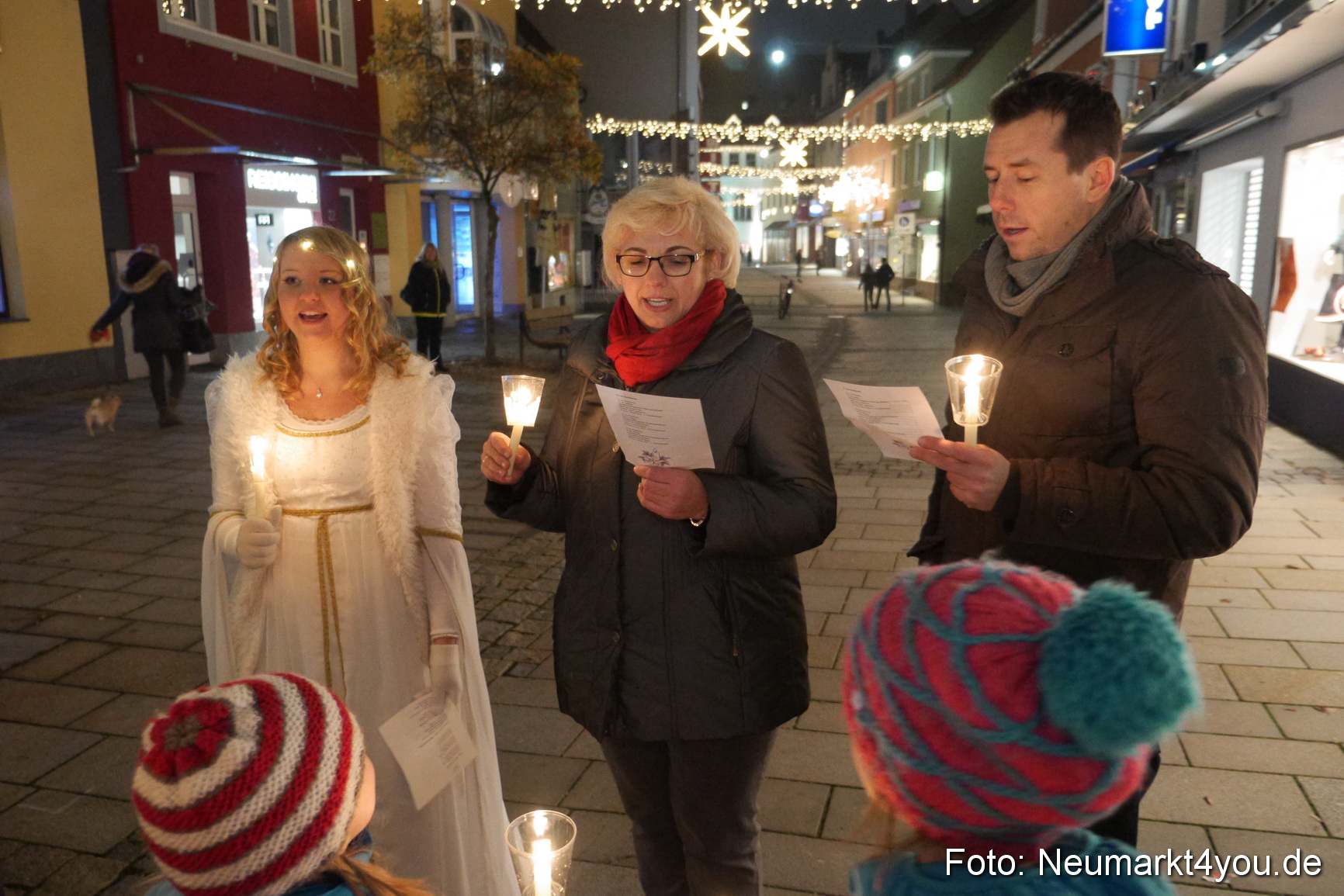 Krippenspiel Weihnachtsmarkt Neumarkt 271115 0023
