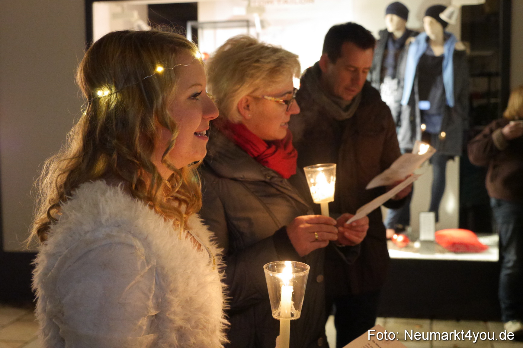 Krippenspiel Weihnachtsmarkt Neumarkt 271115 0024