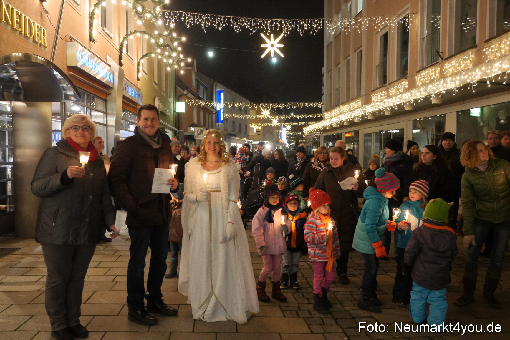 Krippenspiel Weihnachtsmarkt Neumarkt 271115 0025
