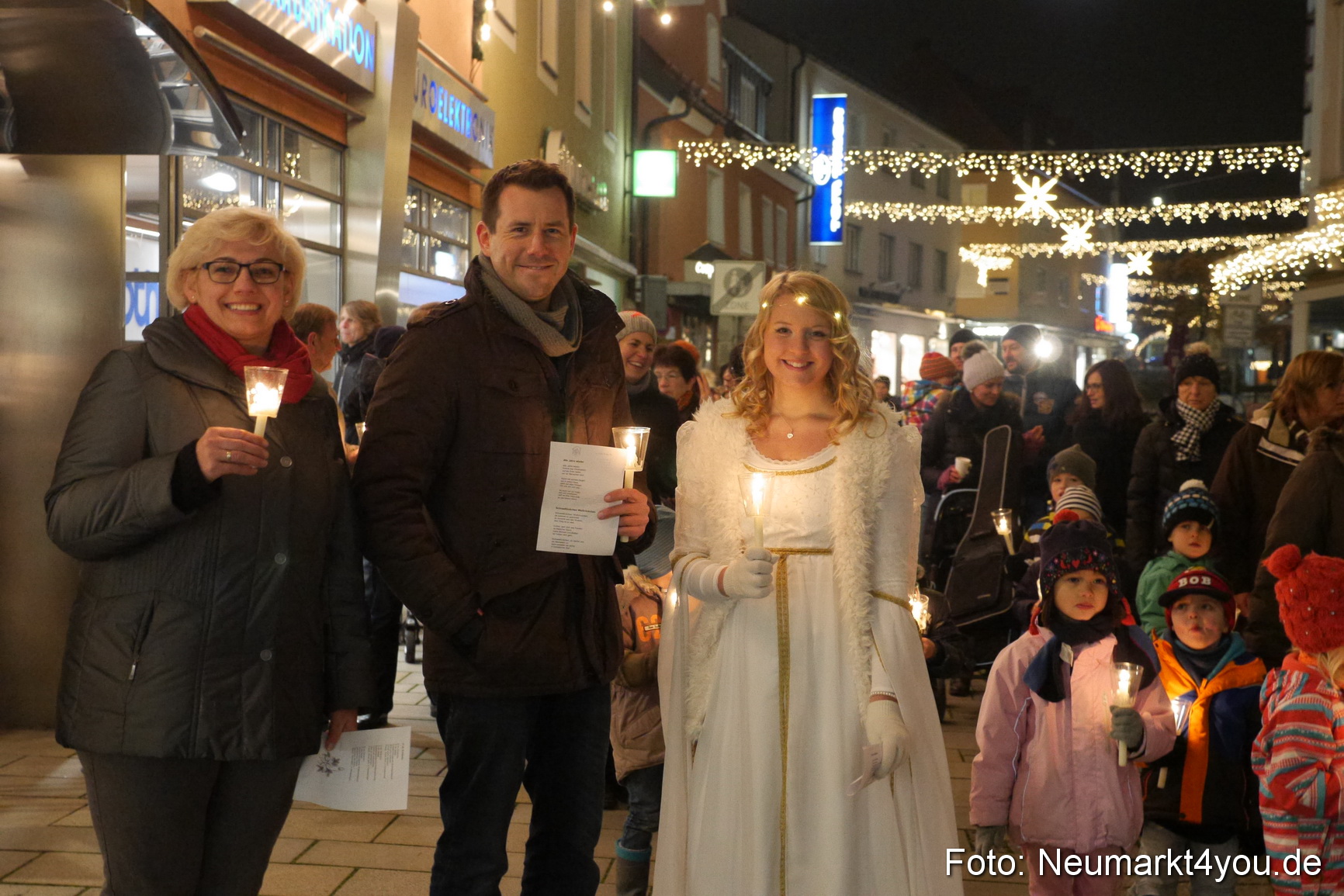 Krippenspiel Weihnachtsmarkt Neumarkt 271115 0026