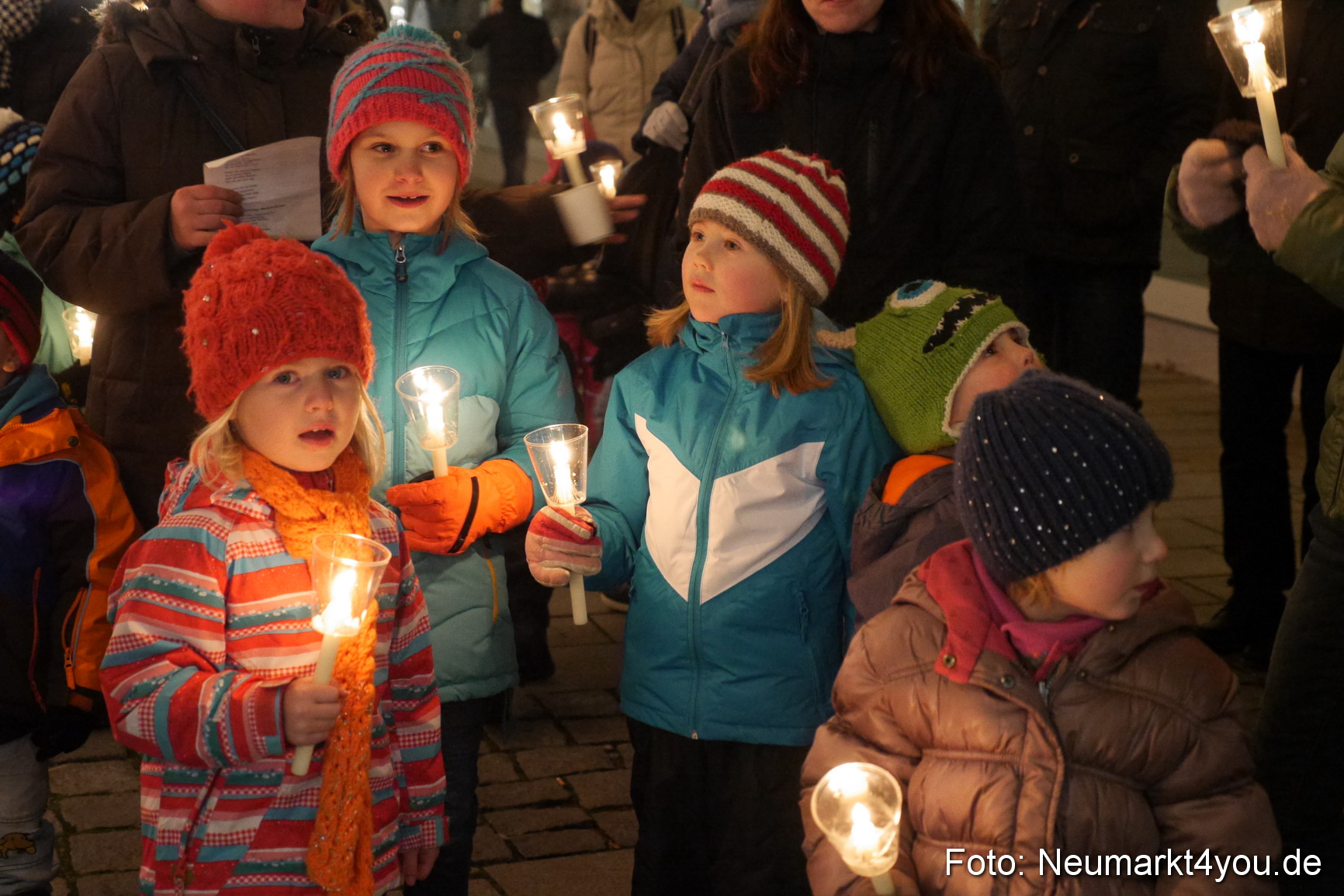 Krippenspiel Weihnachtsmarkt Neumarkt 271115 0027
