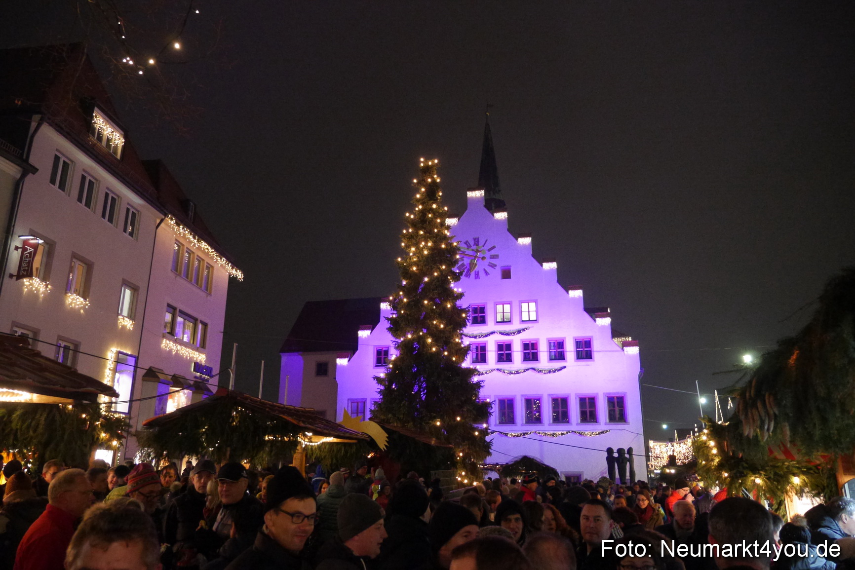 Krippenspiel Weihnachtsmarkt Neumarkt 271115 0039