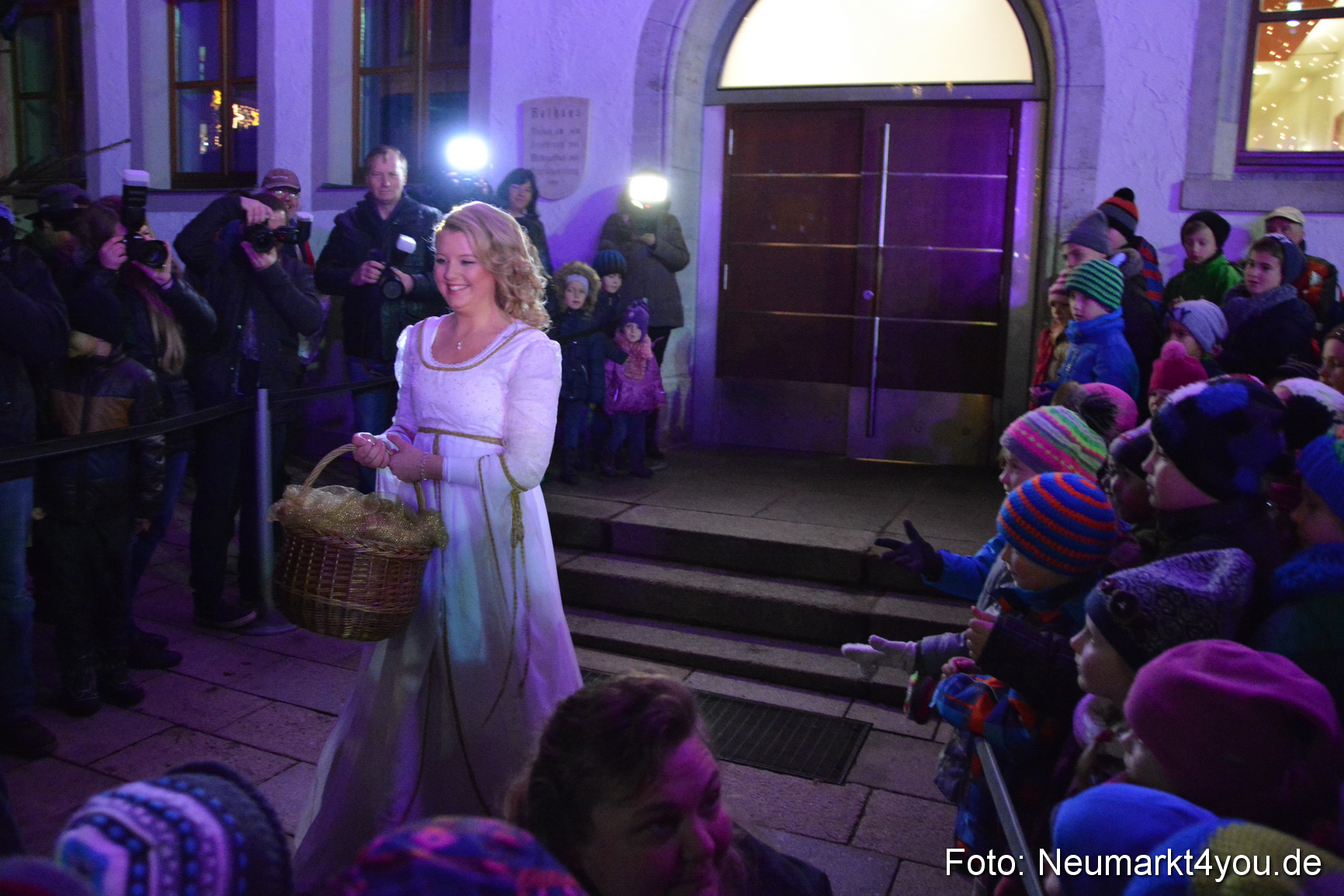 Weihnachtsmarkt Neumarkt 261115 0041
