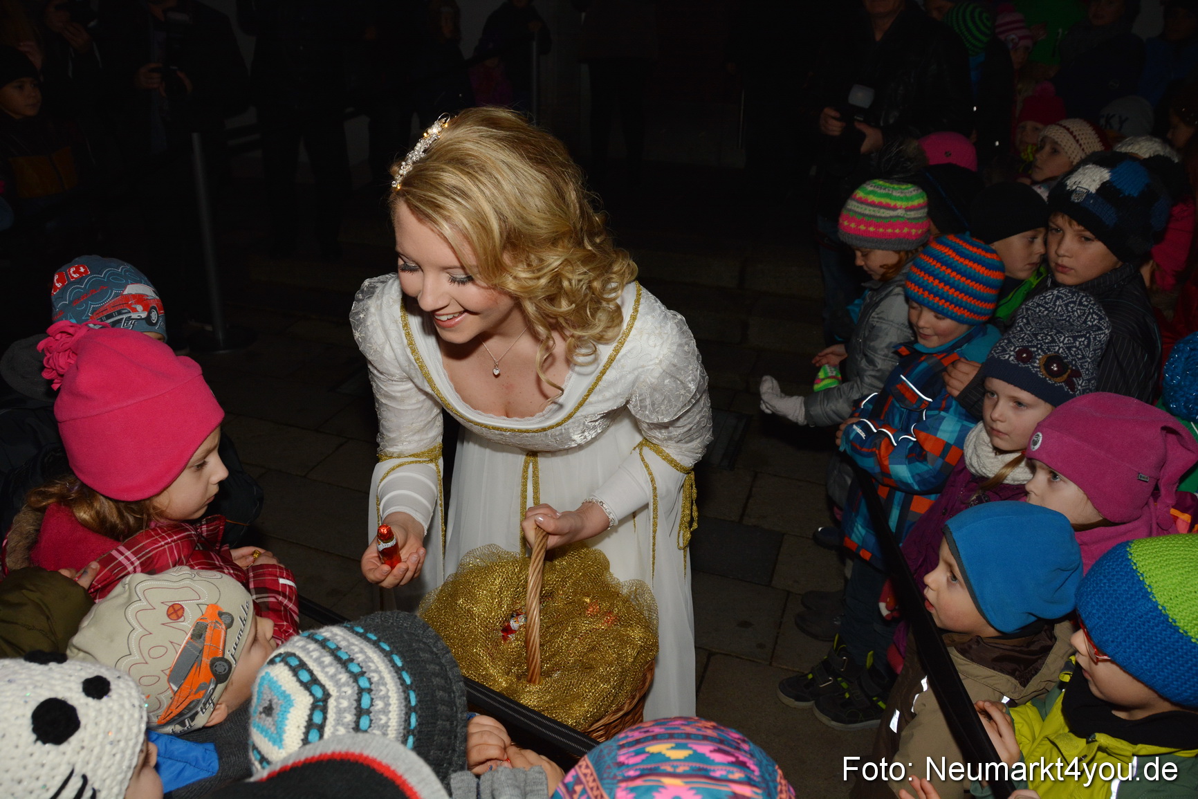 Weihnachtsmarkt Neumarkt 261115 0047