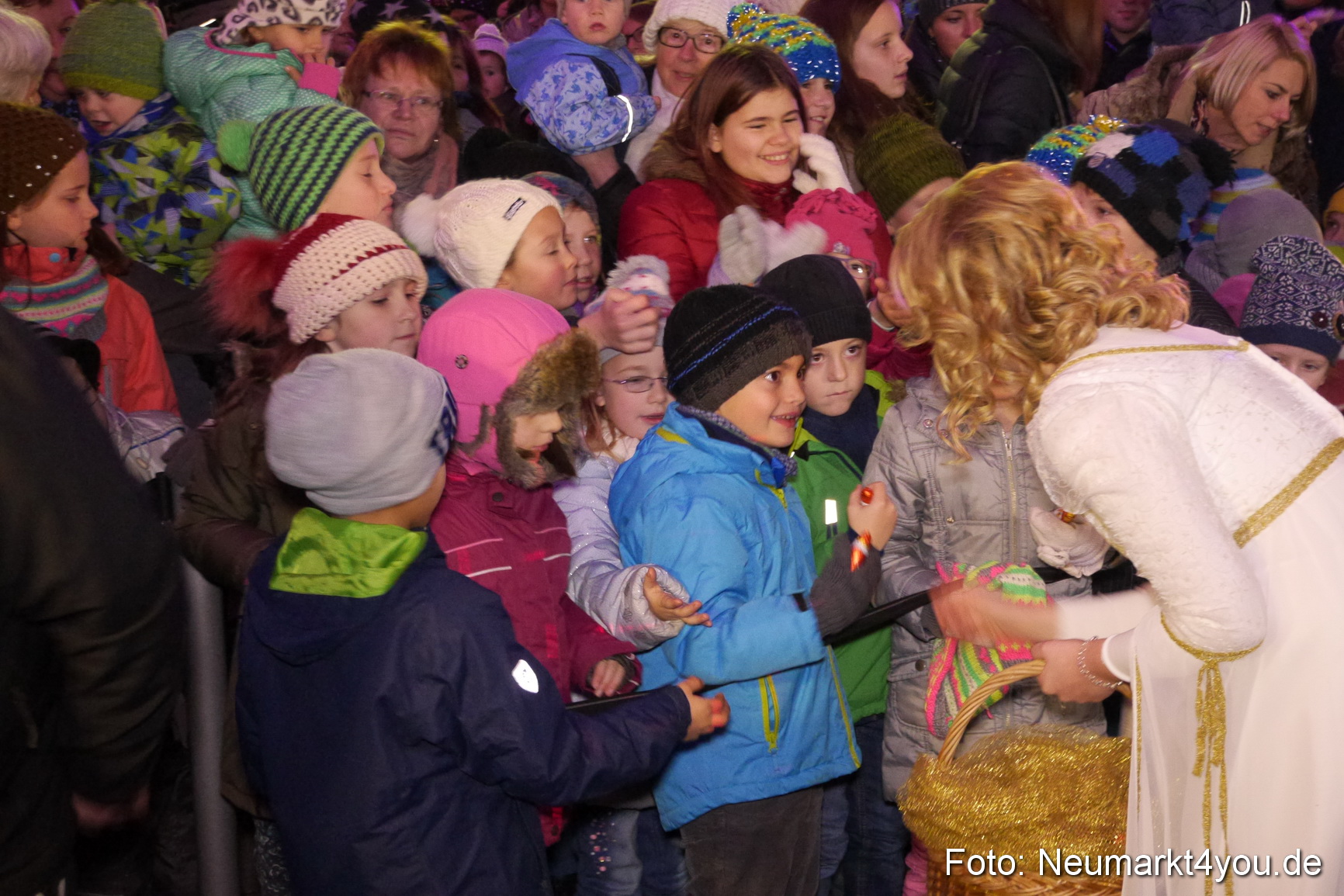 Weihnachtsmarkt Neumarkt 261115 0056