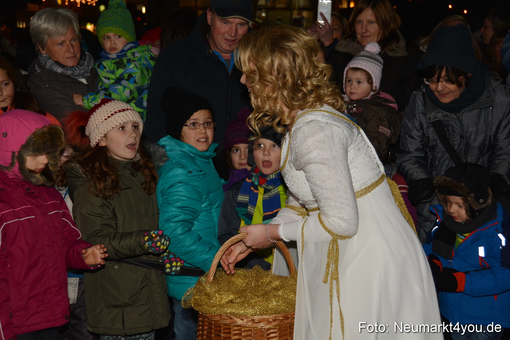 Weihnachtsmarkt Neumarkt 261115 0058