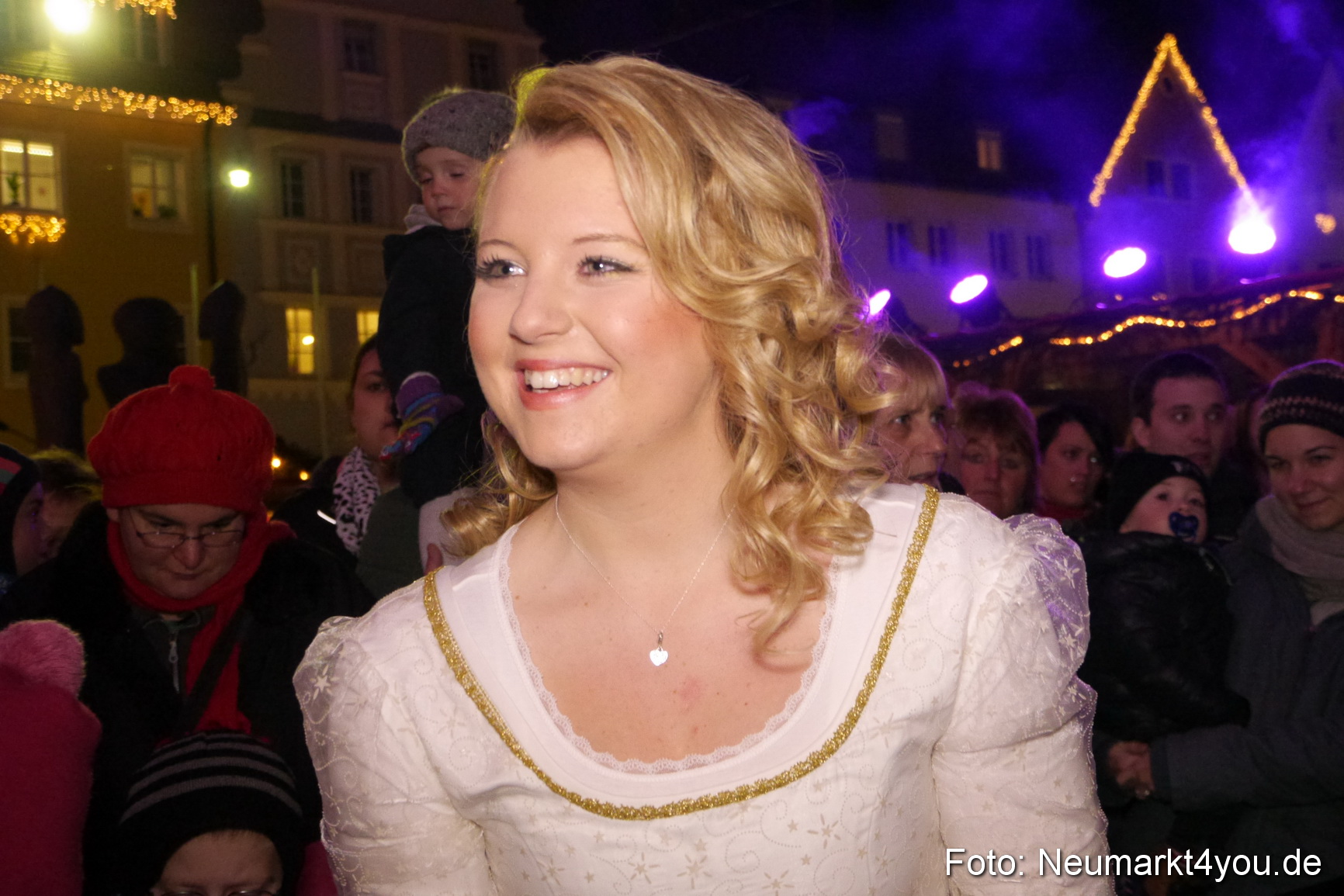 Weihnachtsmarkt Neumarkt 261115 0069