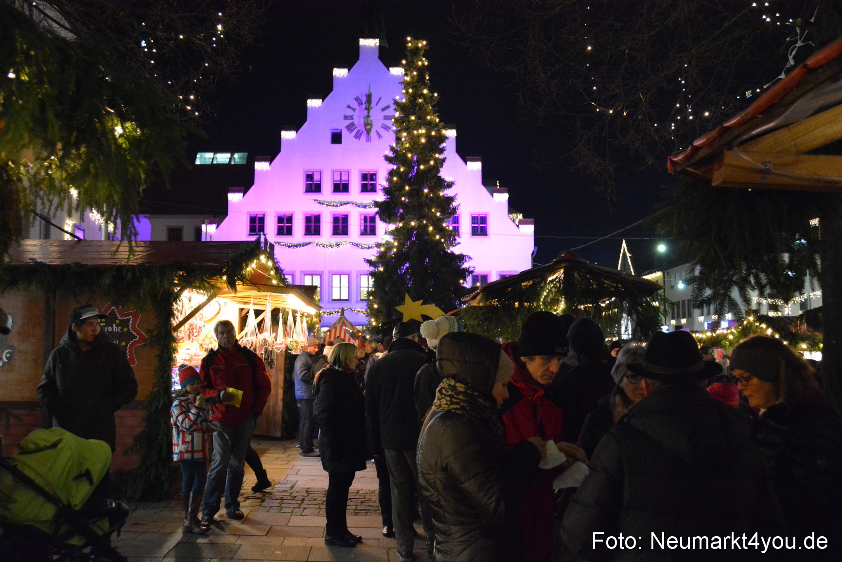 Weihnachtsmarkt Neumarkt 261115 0100