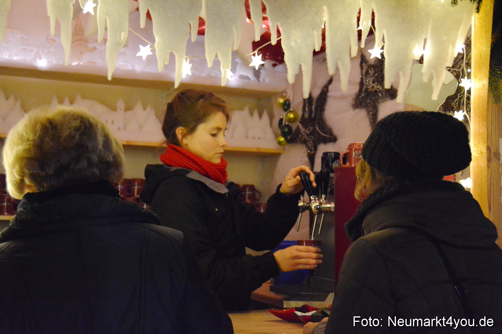 Weihnachtsmarkt Neumarkt 261115 0111