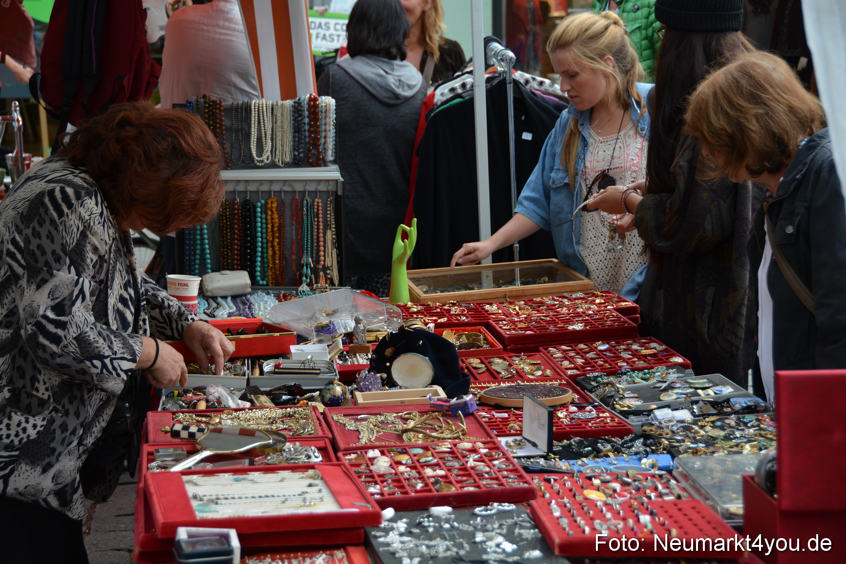 Altstadtflohmarkt Neumarkt 060816 0012
