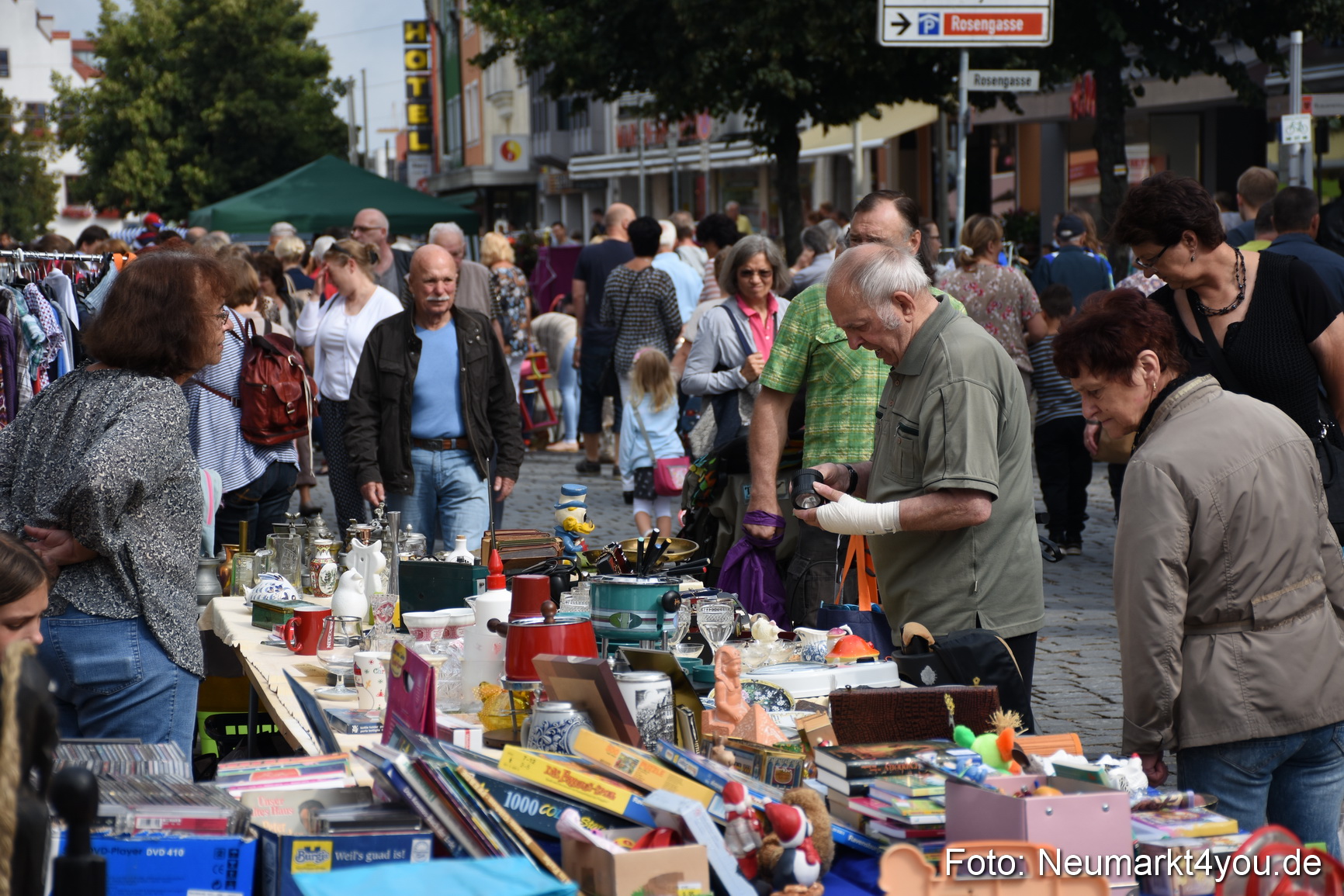 Altstadtflohmarkt Neumarkt 060816 0014
